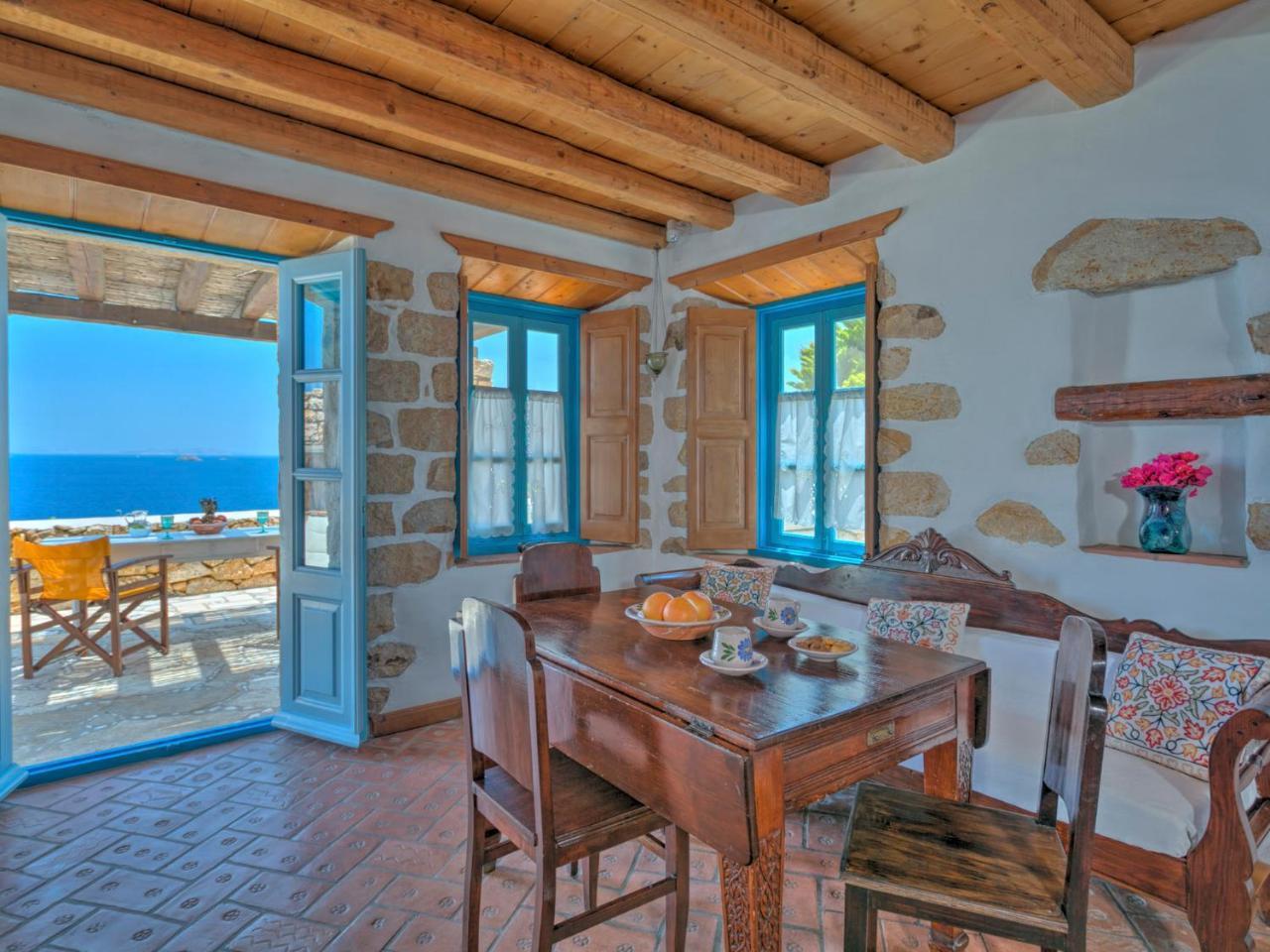Eirini Luxury Villa