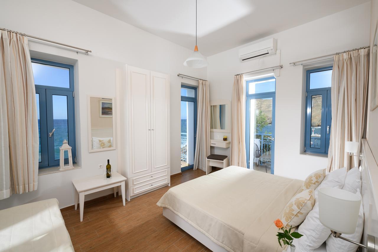 Captain's House & 3*