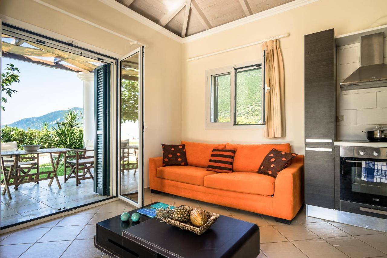 Aktes Villa *