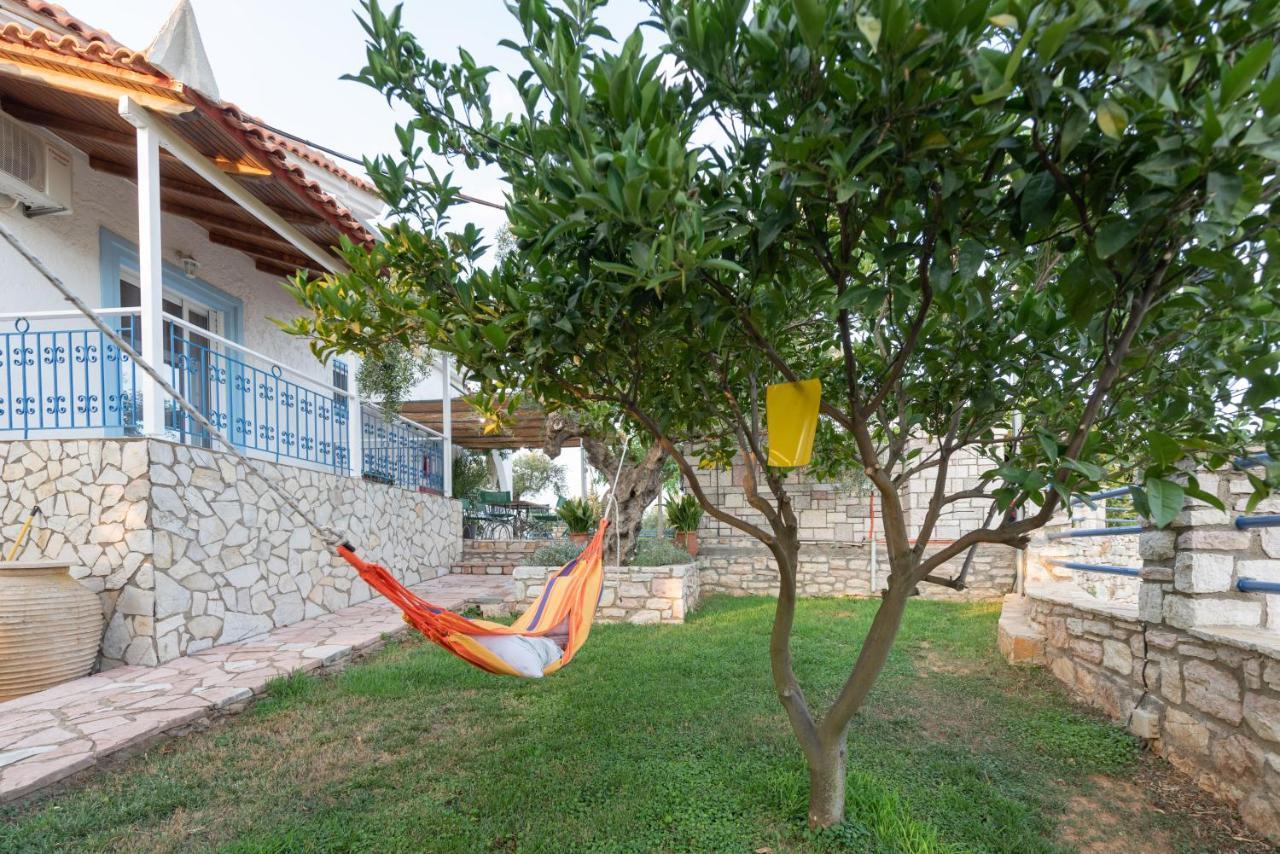 Tasos Koutsoubos Apartment *