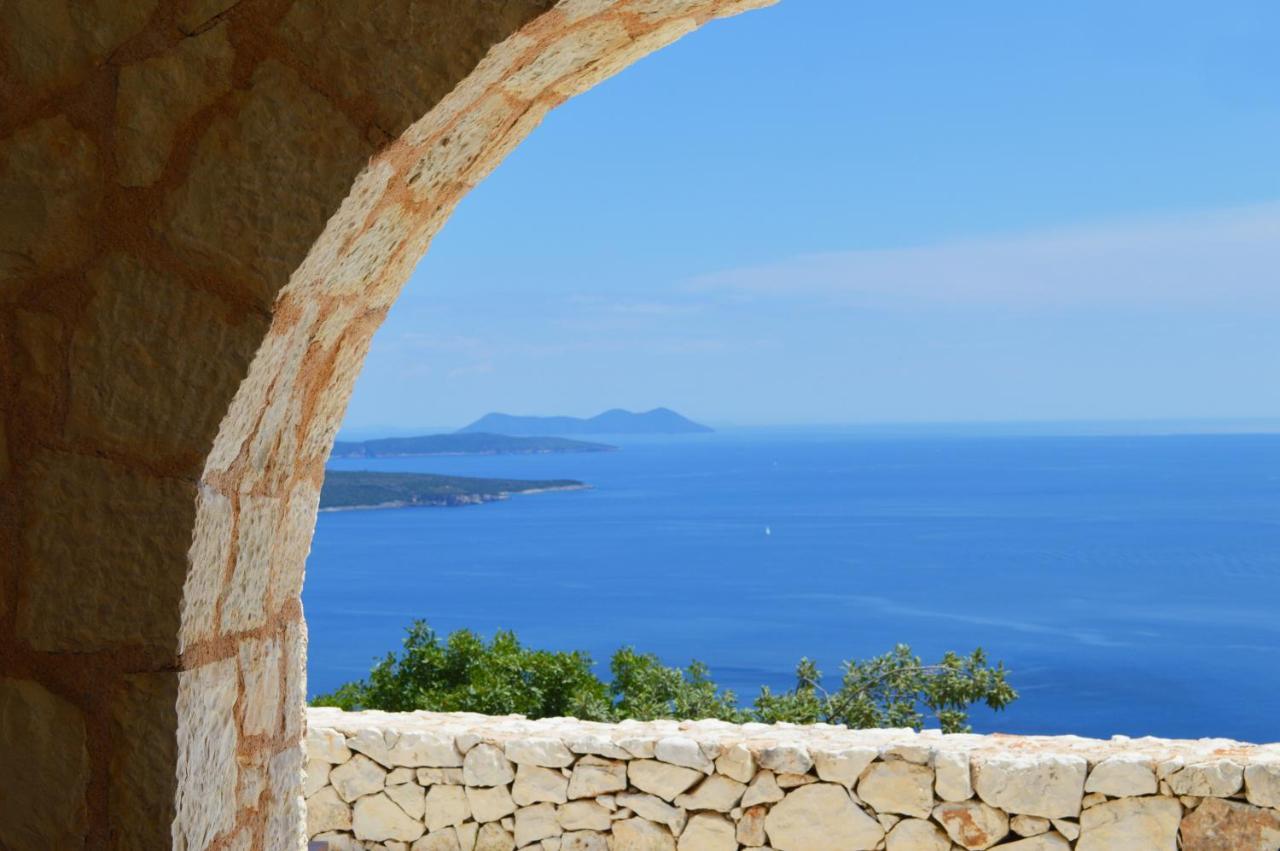 Urania Luxury *