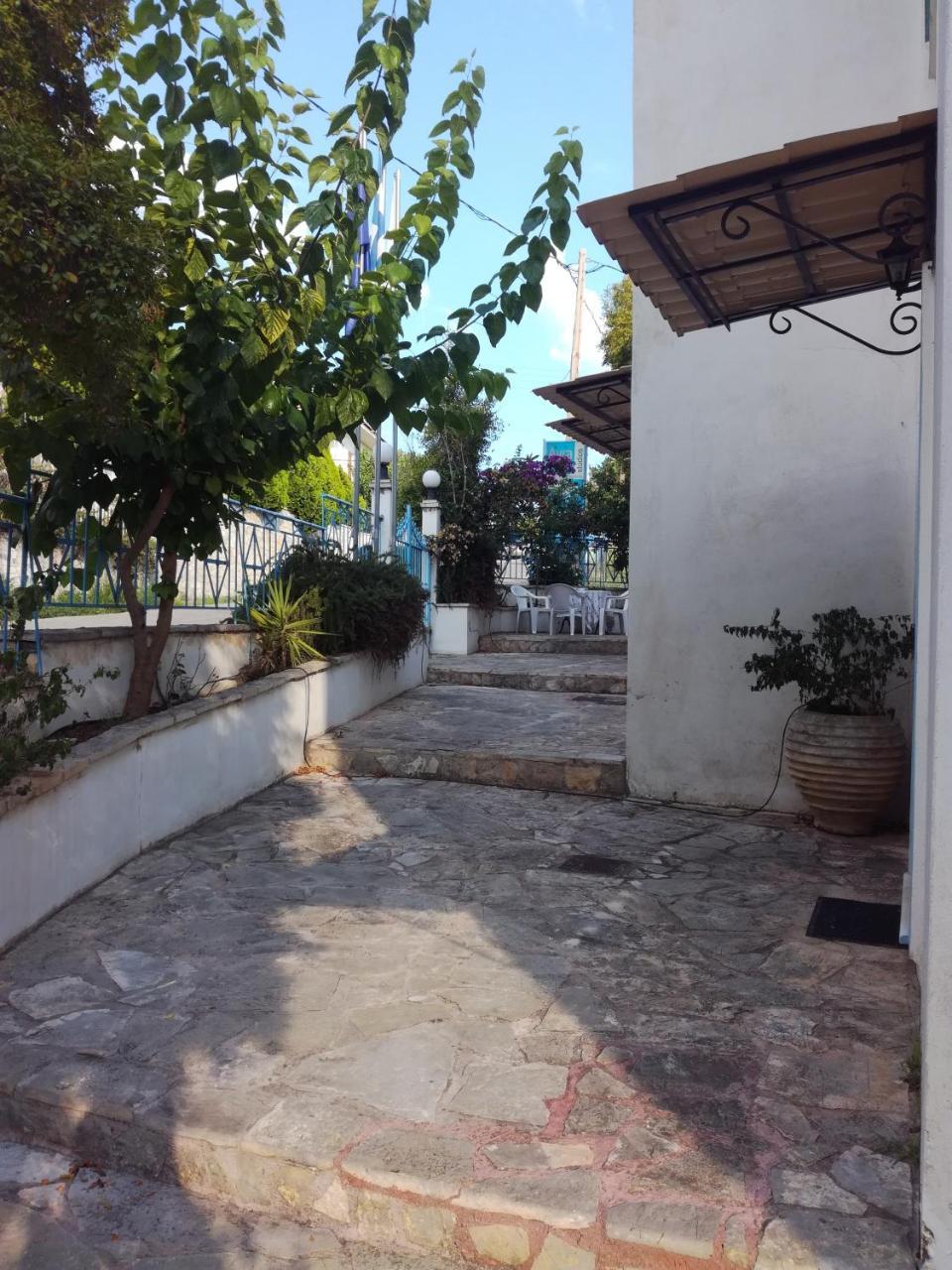 Avra Hotel 3*