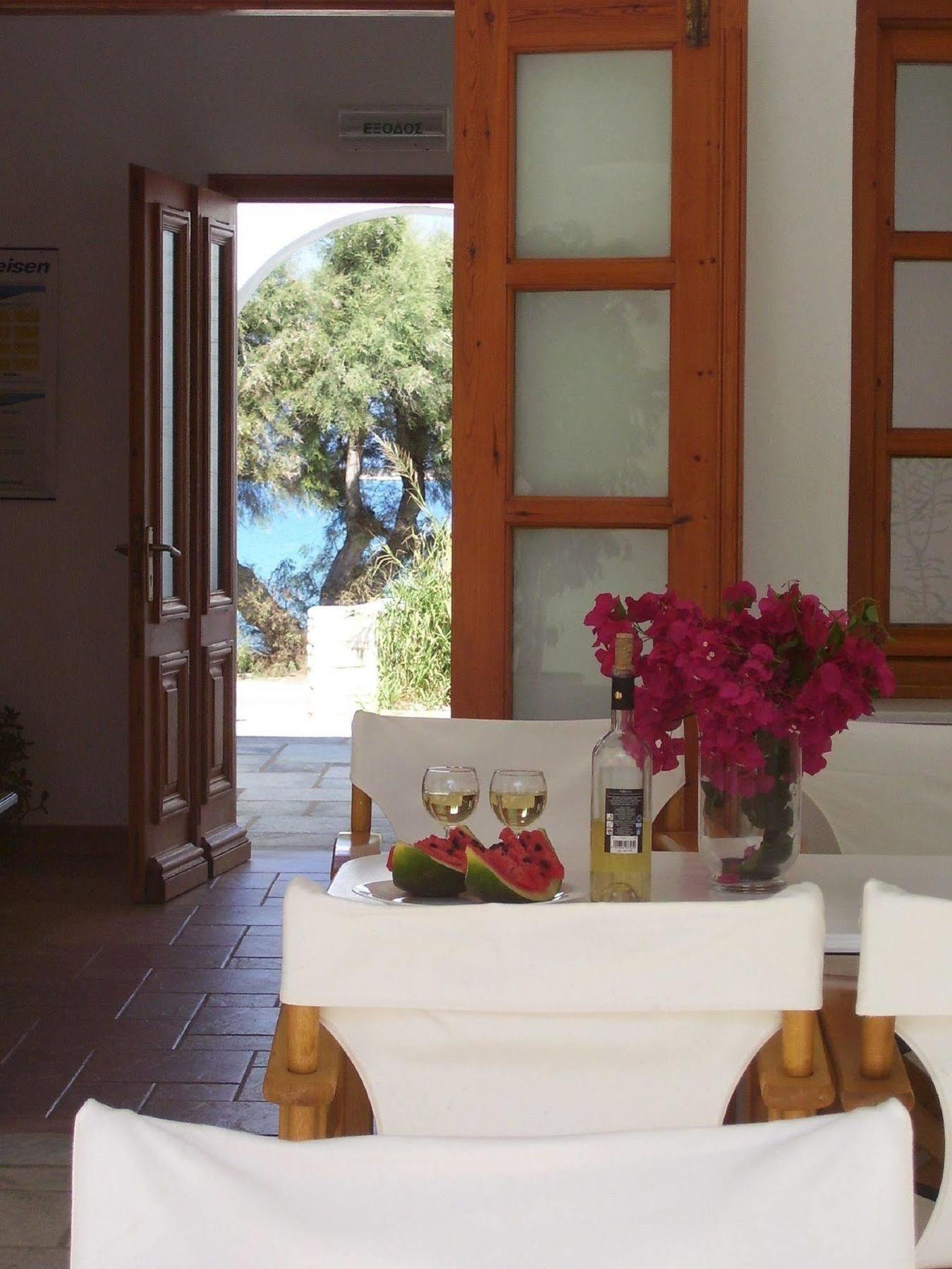 Roussos Guest house Naousa (Paros)