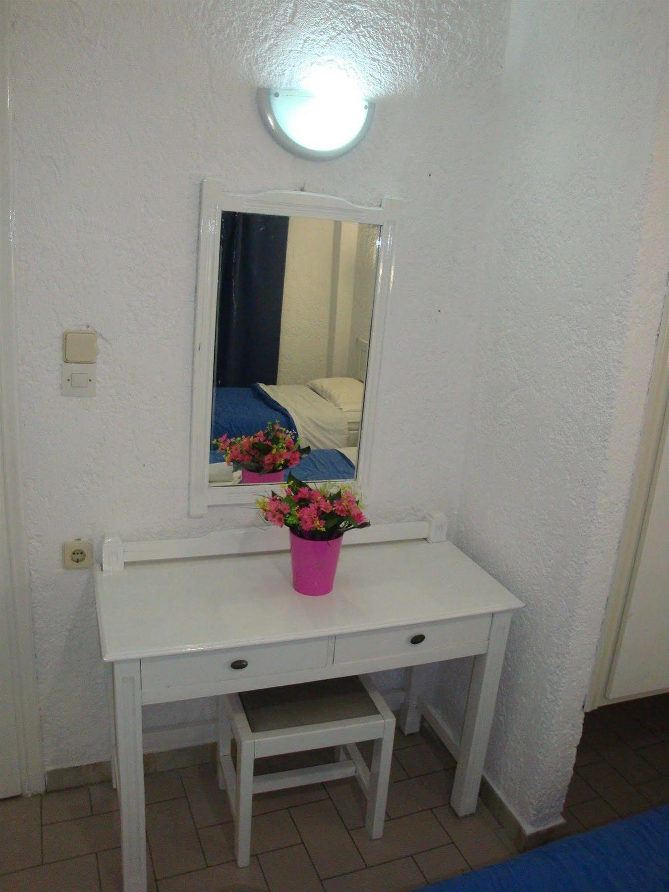 Maria Flora Aparthotel 2*
