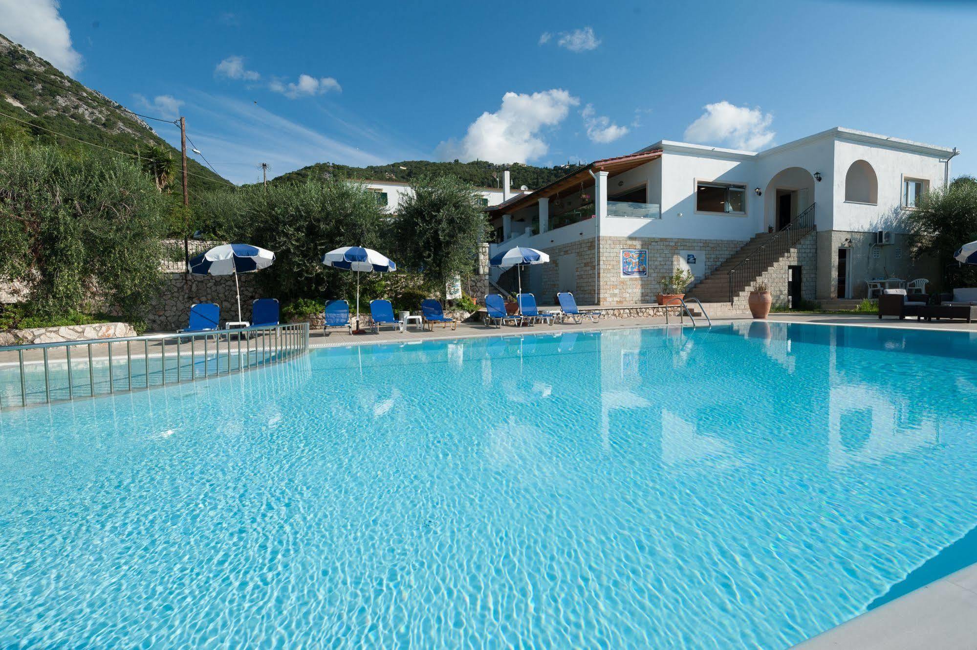 Aparthotel Crystal Blue Hotel,