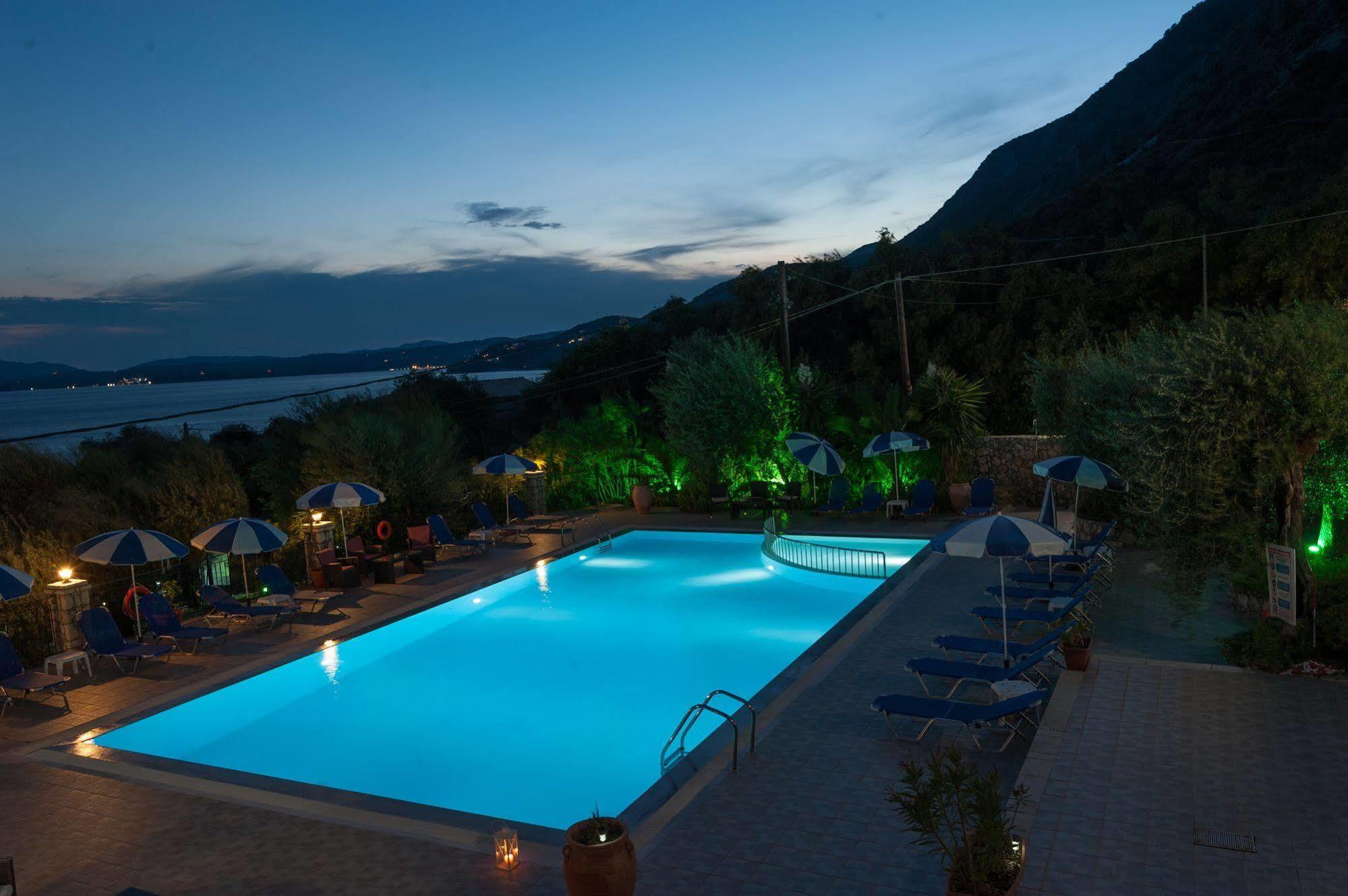 Crystal Blue Hotel, 3*