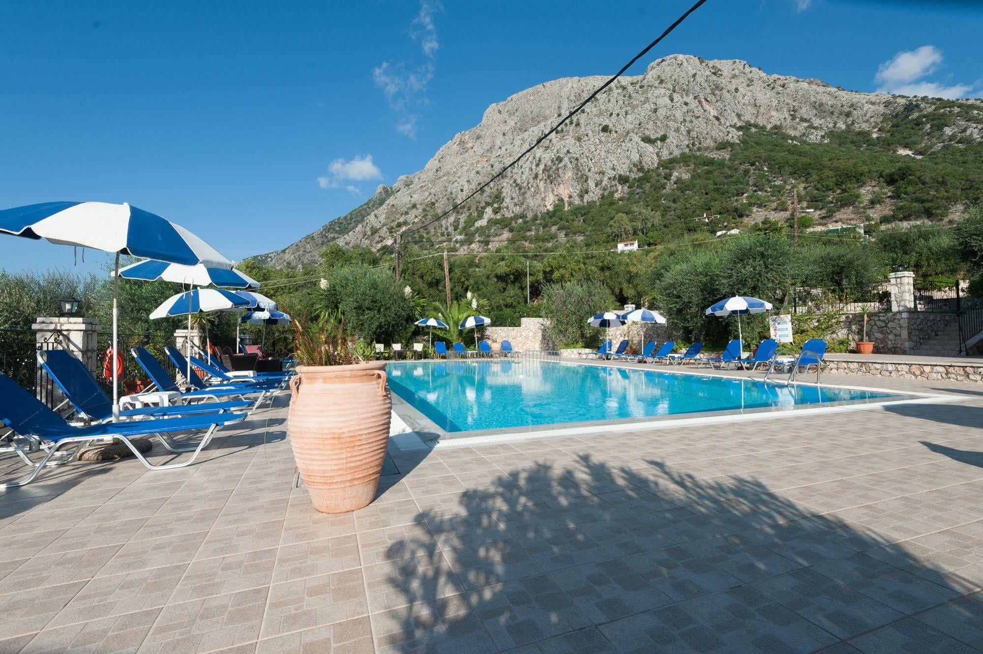 Aparthotel Crystal Blue Hotel,