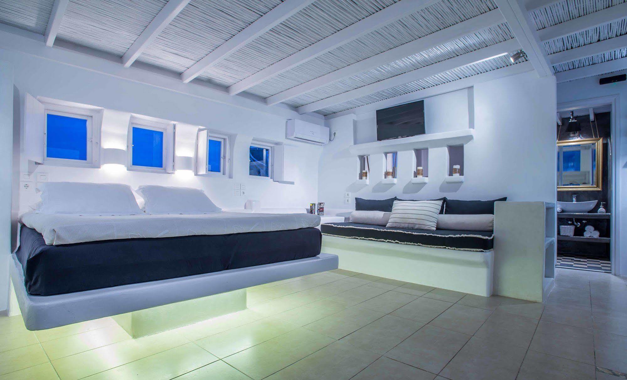 Captain Zeppos Hotel