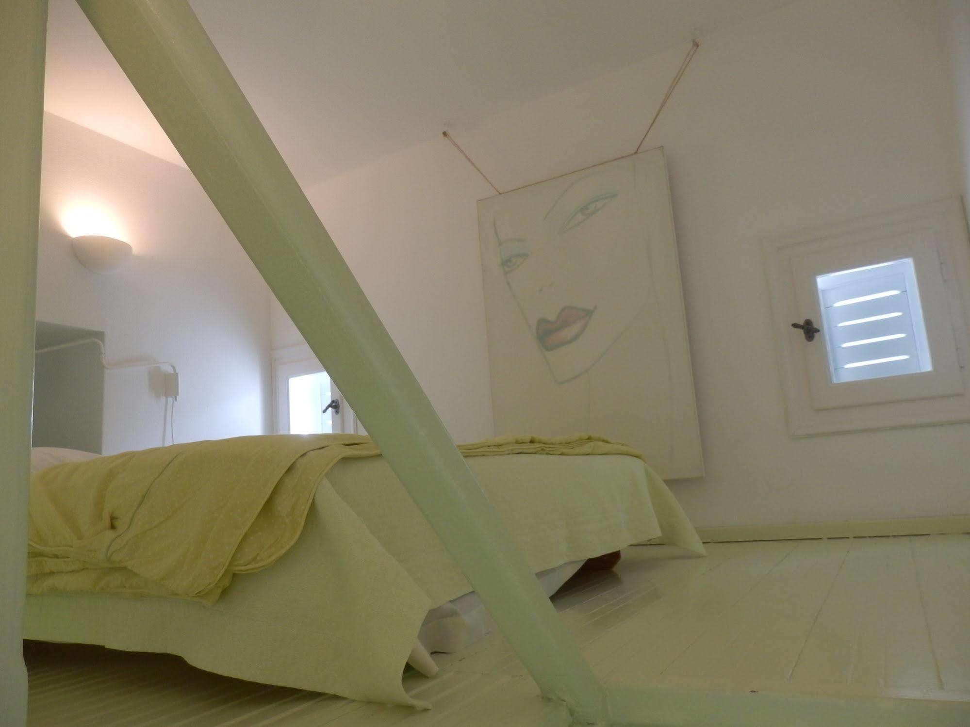 Captain Zeppos Hotel Milos Island