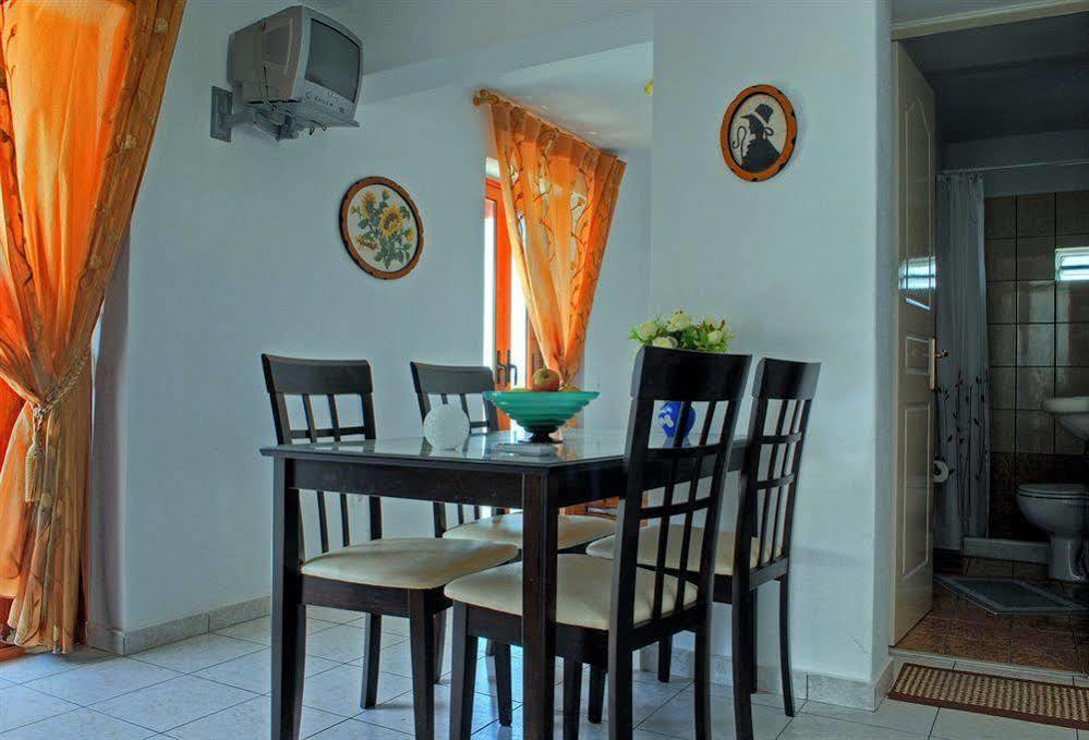 Kapetanos Apartment *