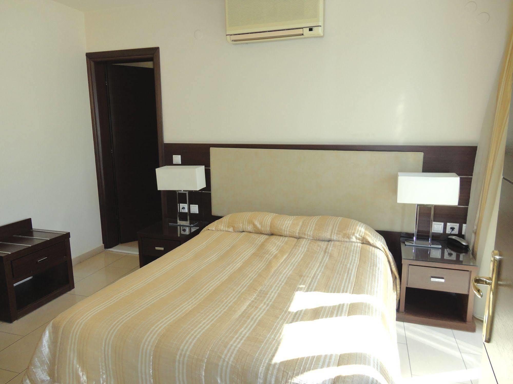The Manessi Boutique 3* Poros Town