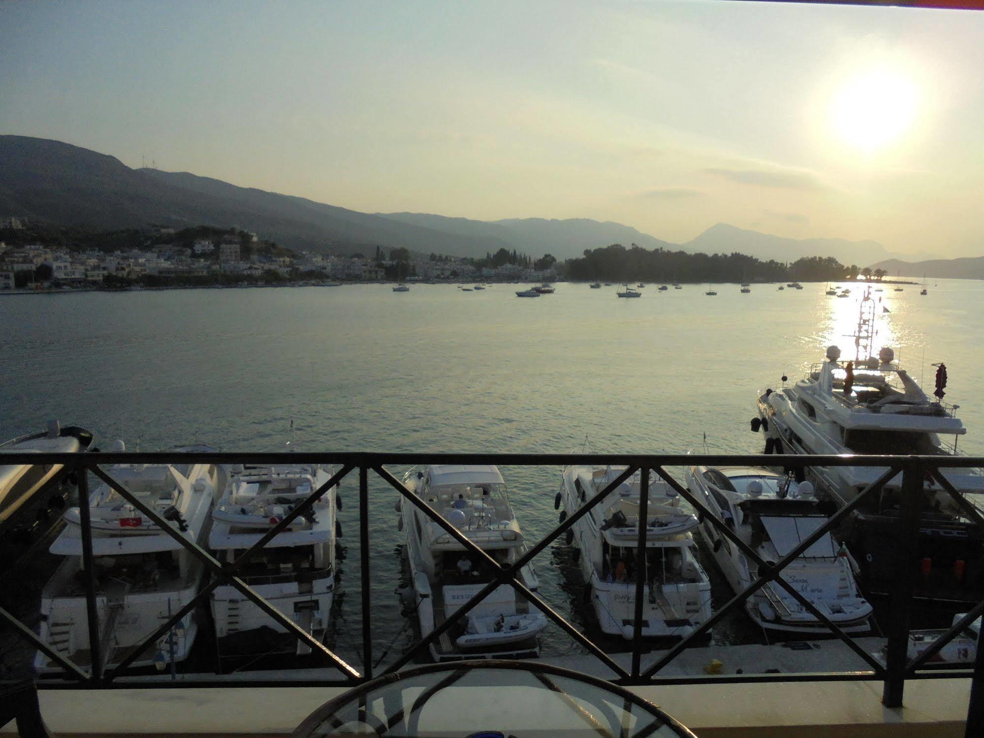 The Manessi Boutique 3*