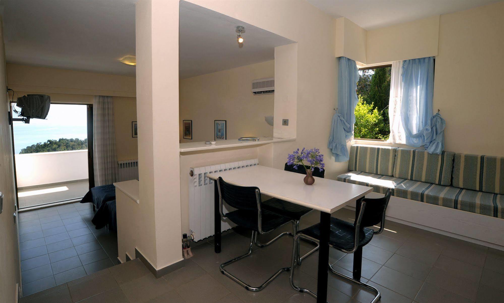 Nikolaos House Aparthotel 2*