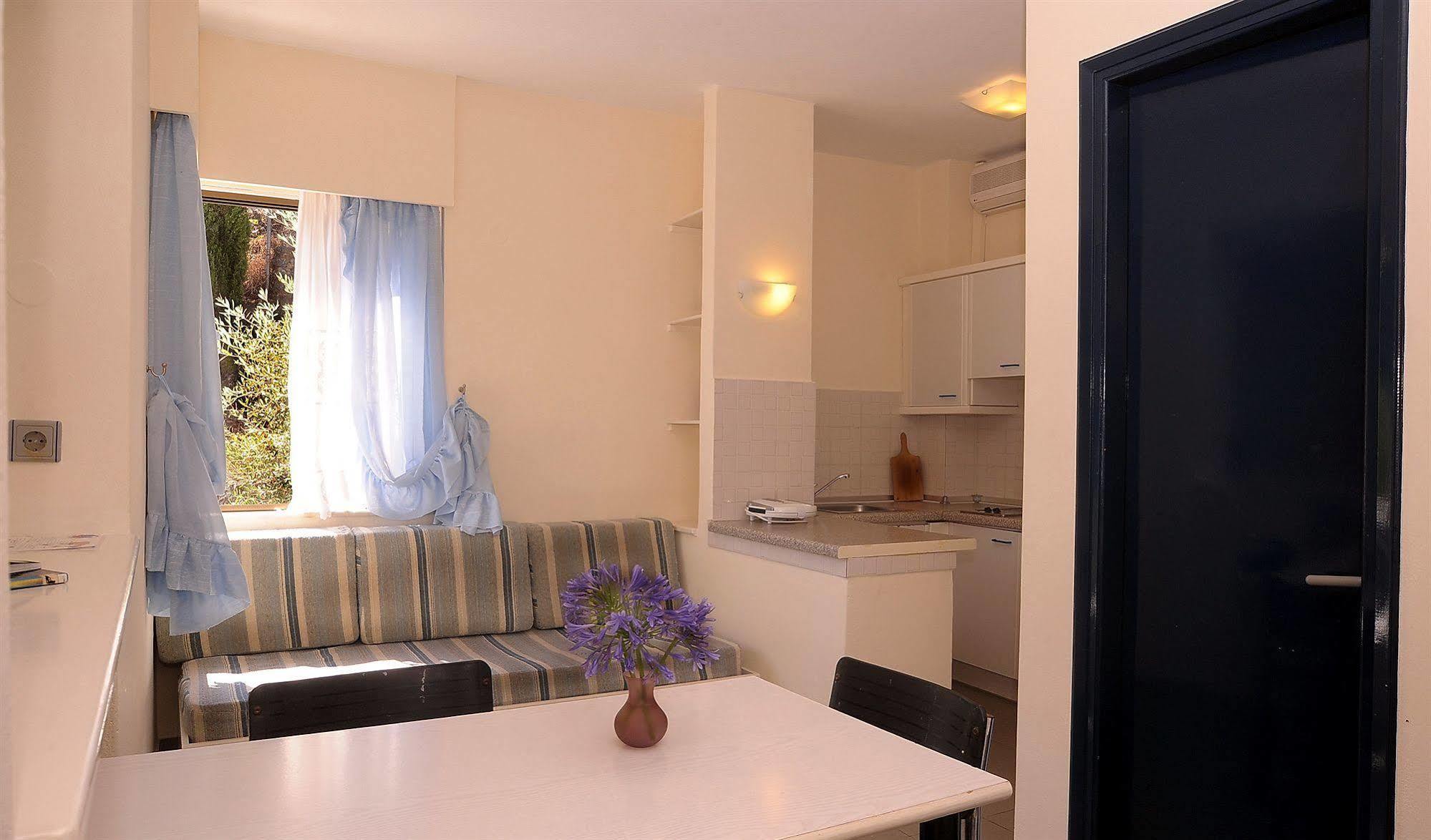 Aparthotel Nikolaos House Kommeno (Corfu)