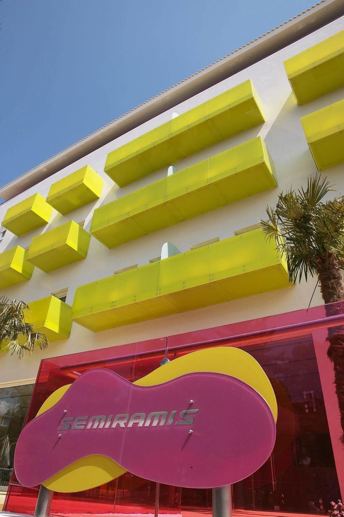 Hotel Semiramis 5*
