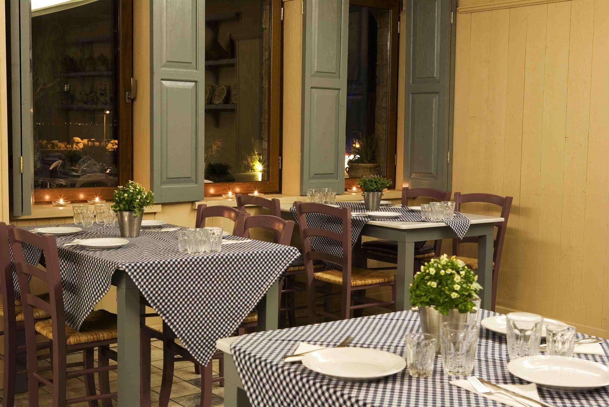 Valis Hotel