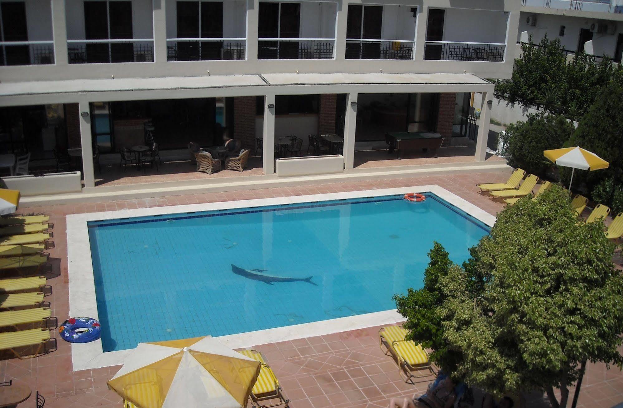 Mike's House Hotel 2*