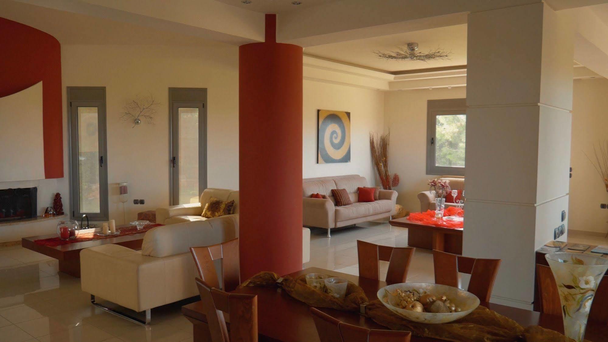 Artemis Hotel