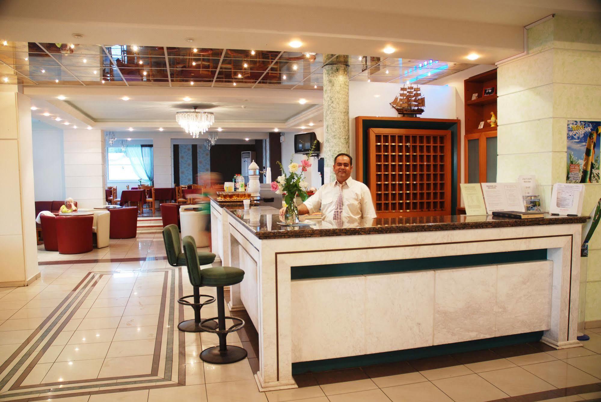 Commodore Hotel Argassi