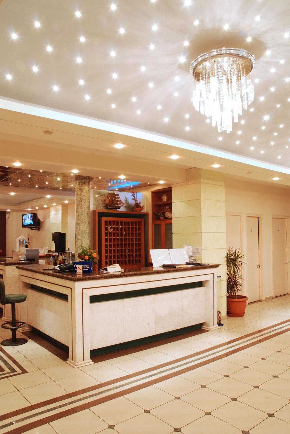 Commodore Hotel 3*