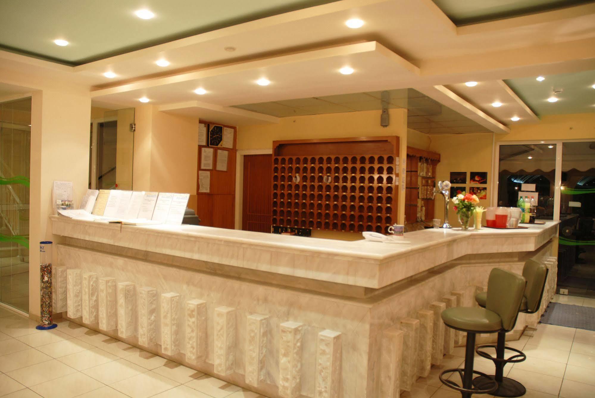Commodore Hotel 3*