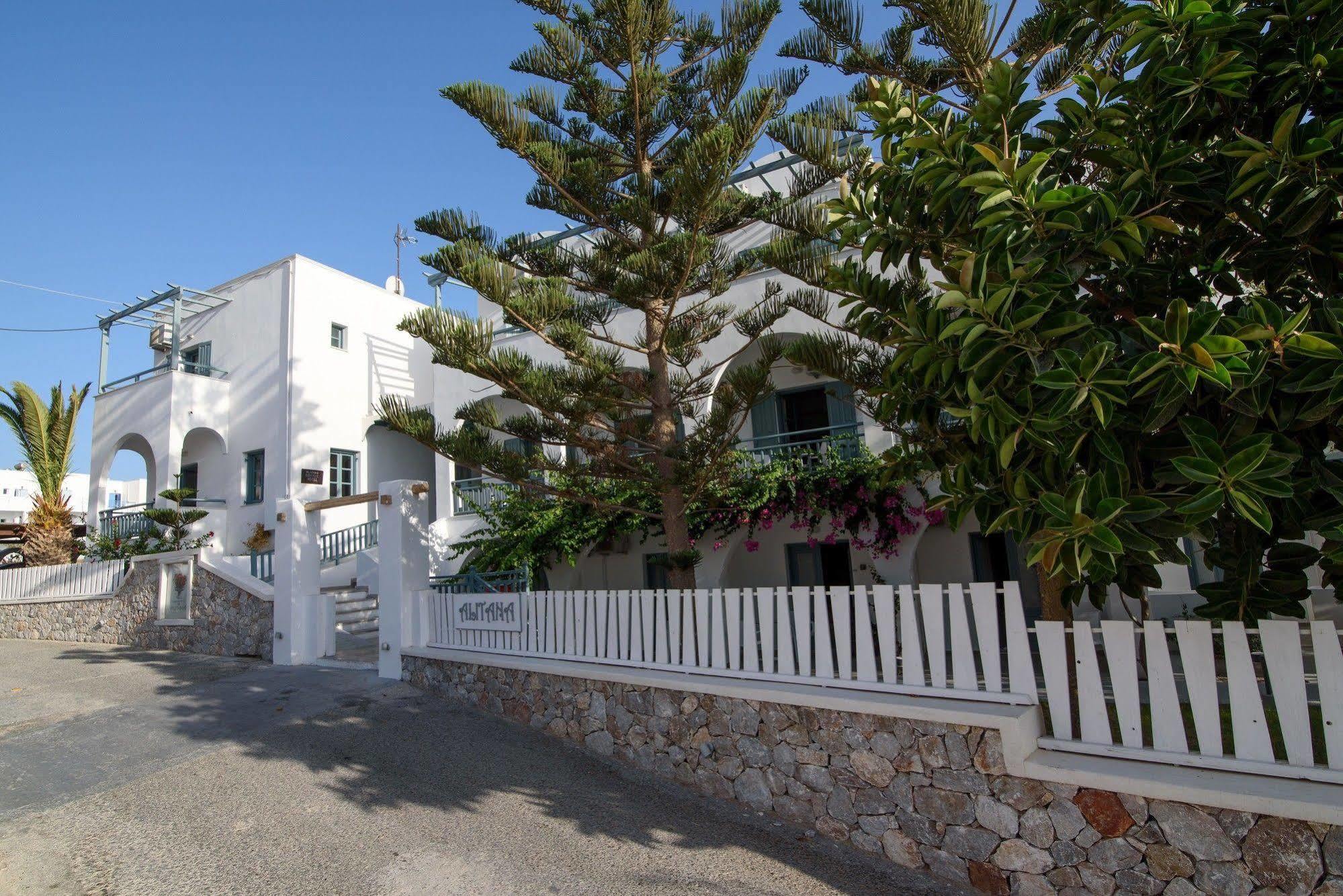 Iris Boutique Hotel 3*