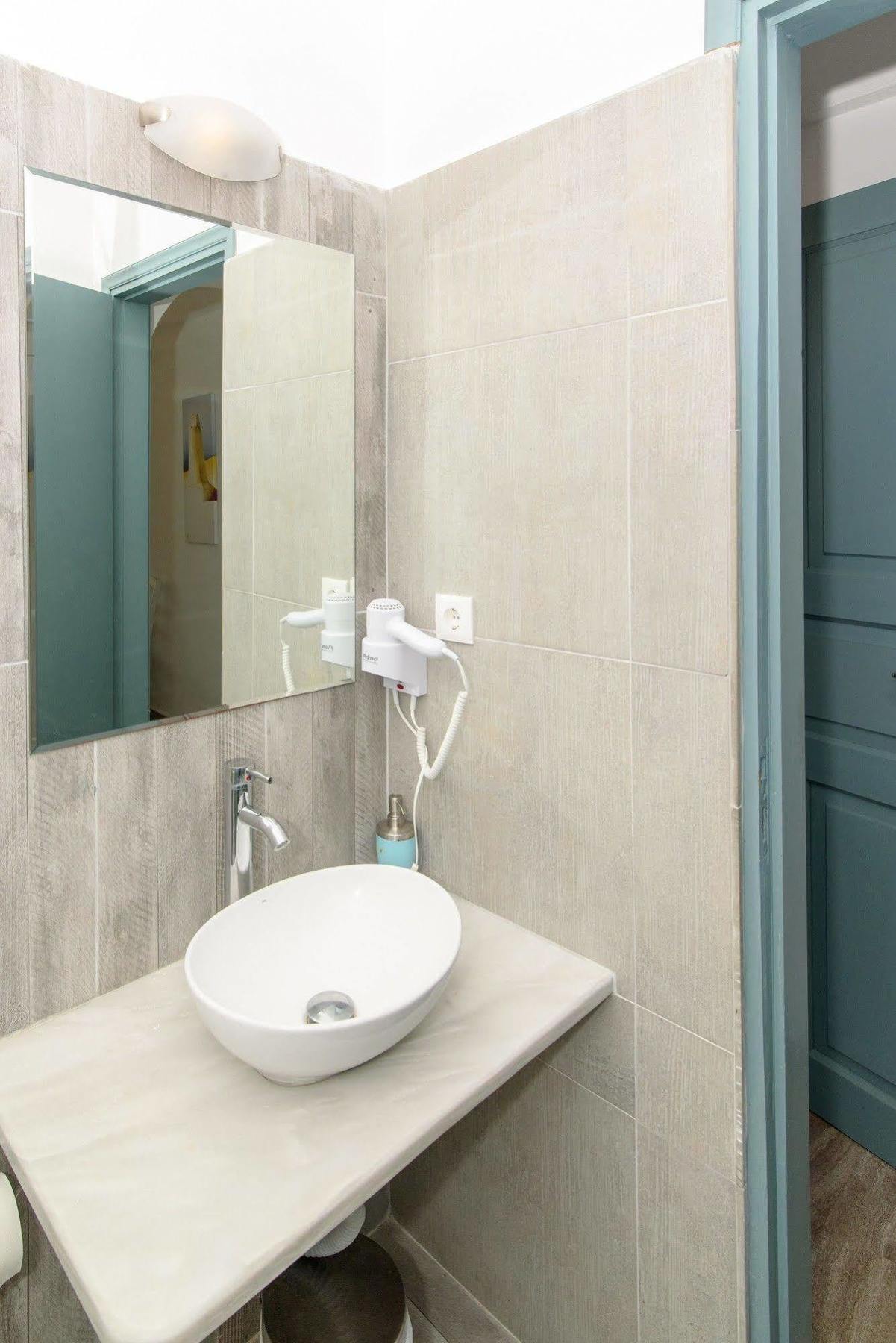 Iris Boutique Hotel 3*