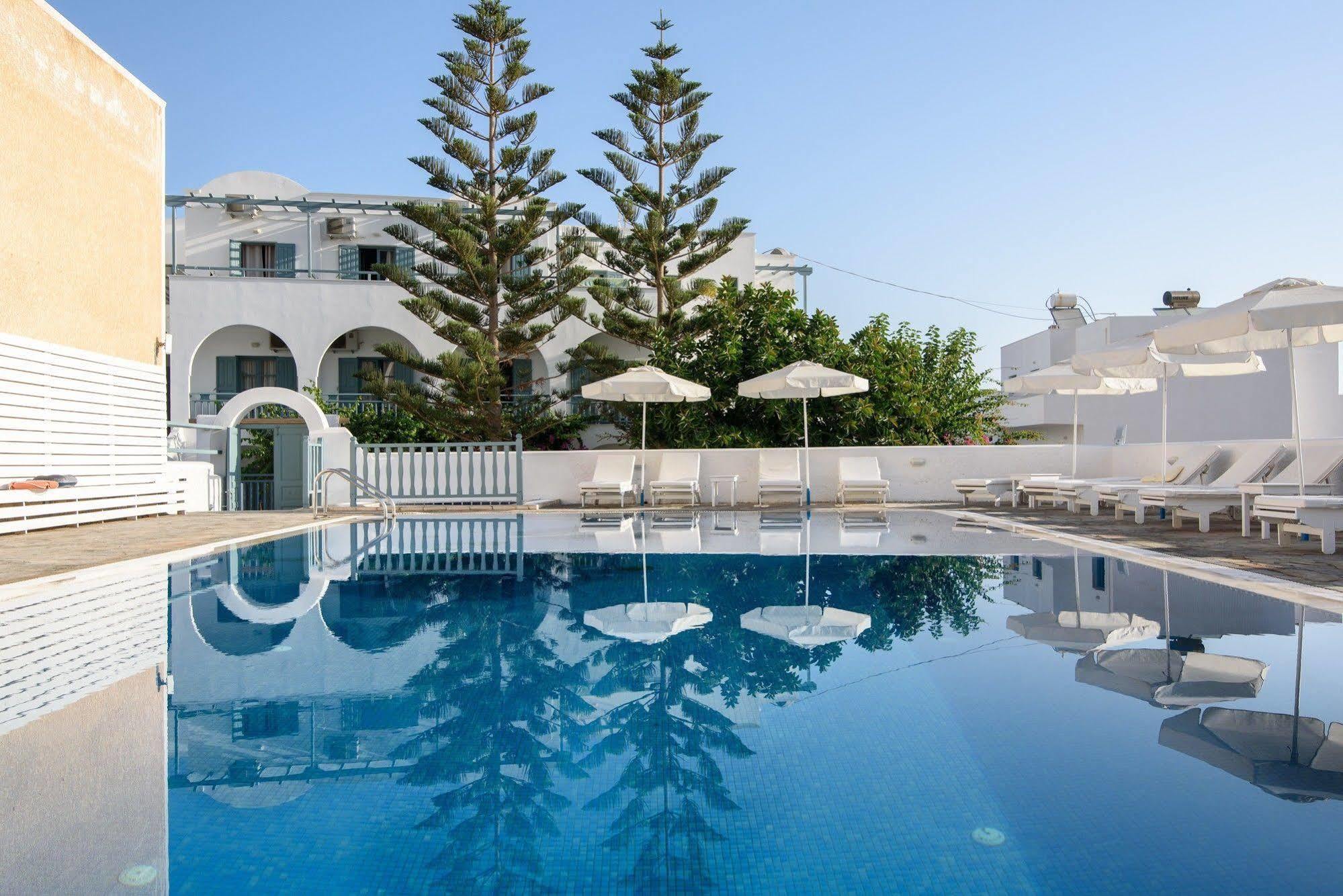 Hotel Iris Boutique Kamari (Santorini)