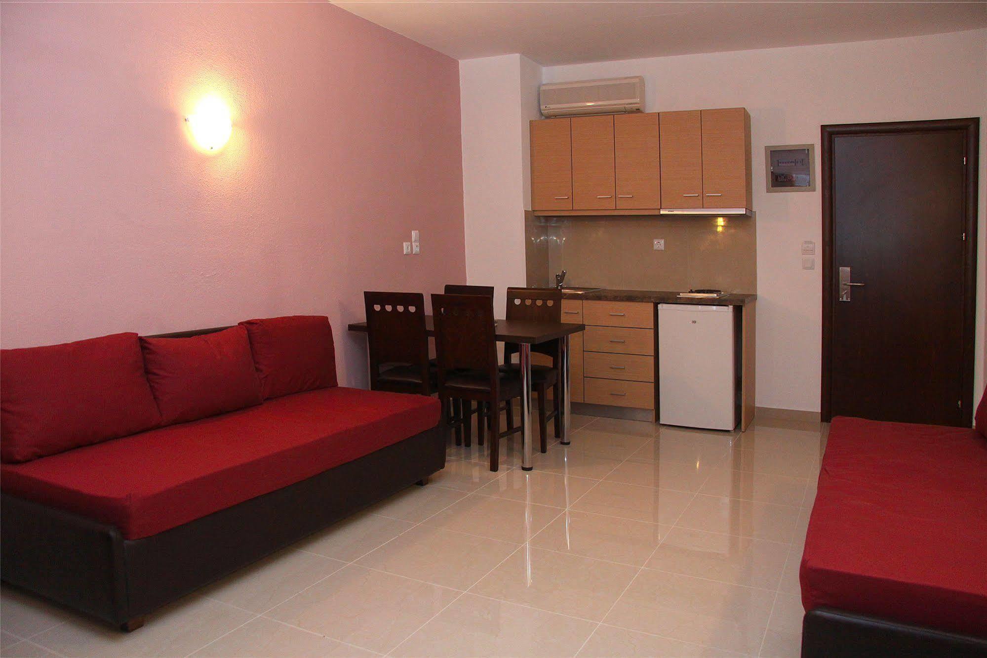 Agela & Aparthotel 3*