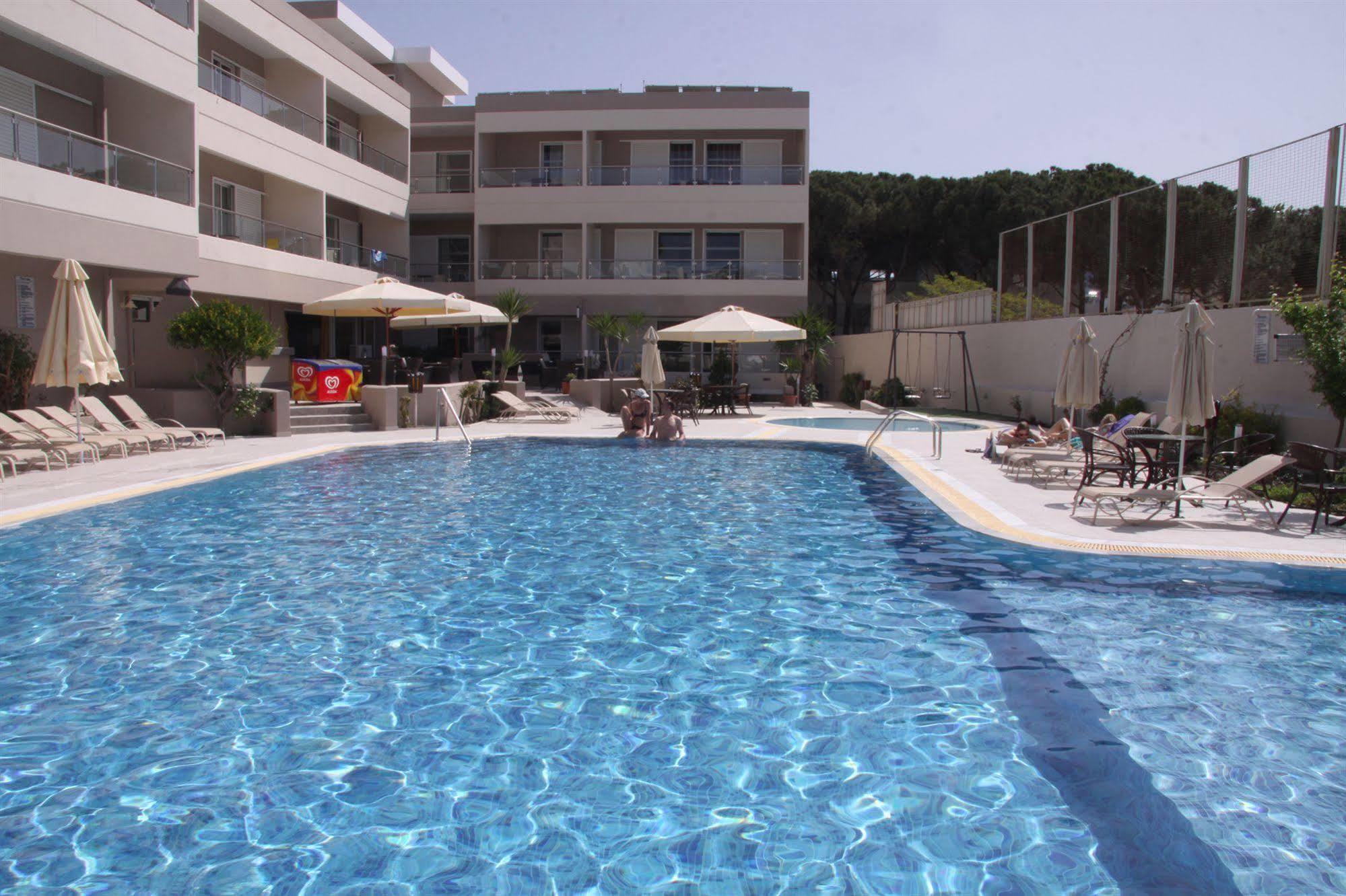 Aparthotel Agela & 3*