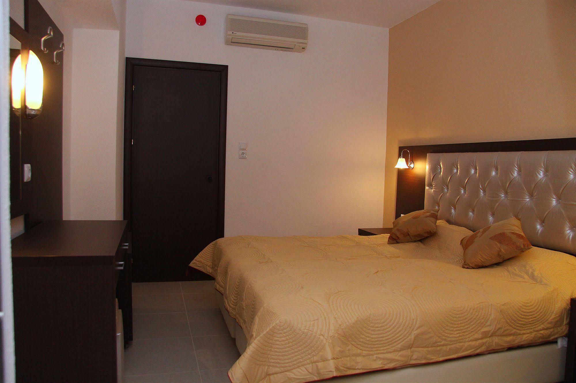 Aparthotel Agela & 3*