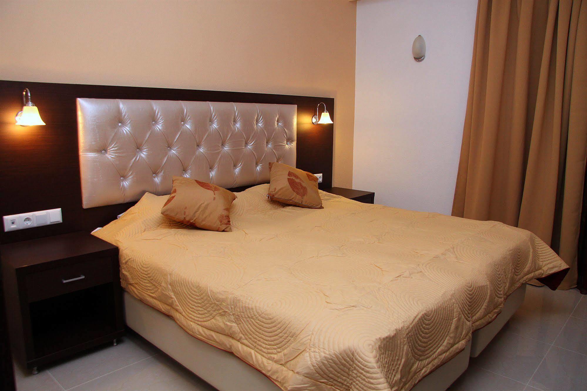 Aparthotel Agela & 3*