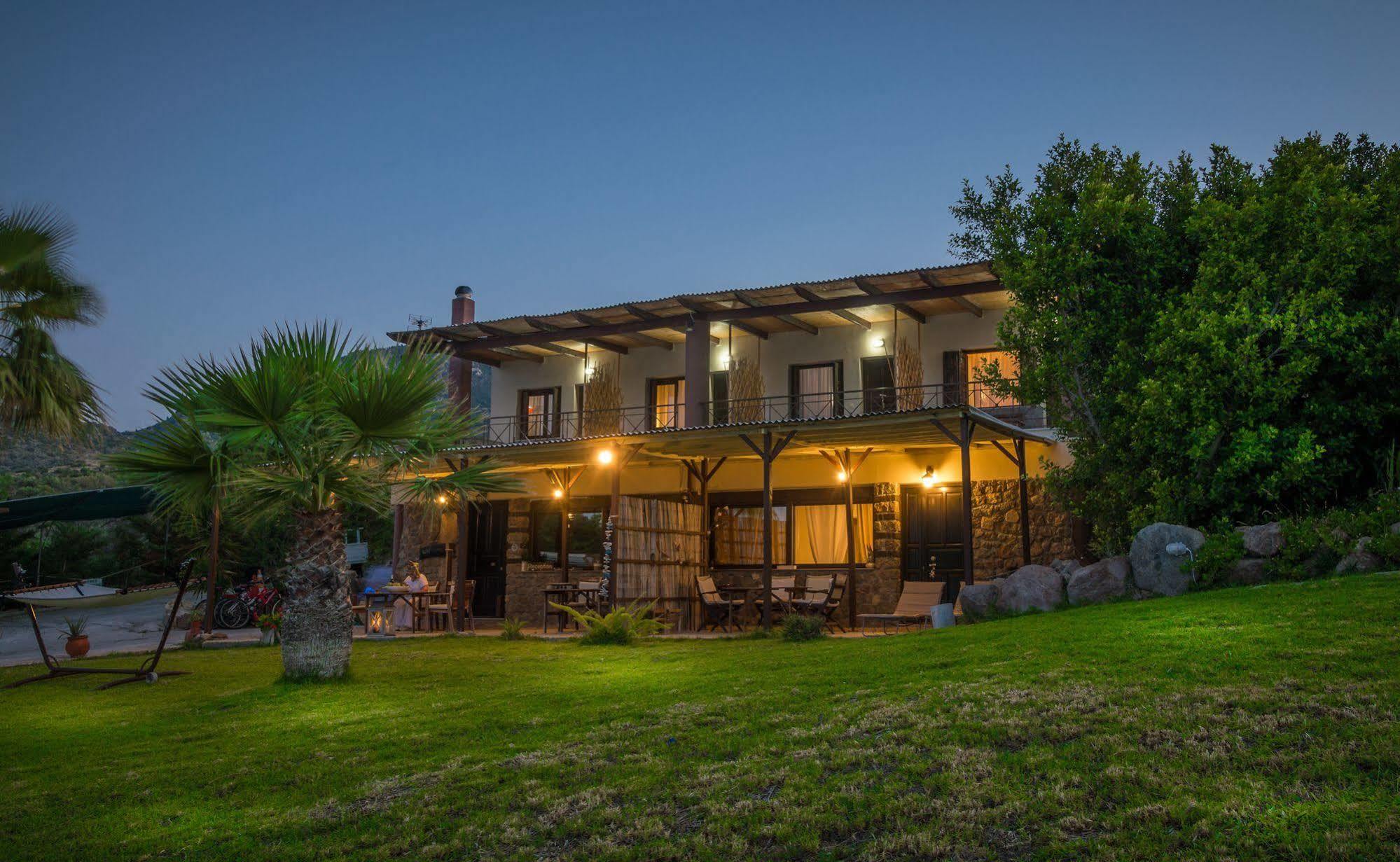 Cavo Petra 3*