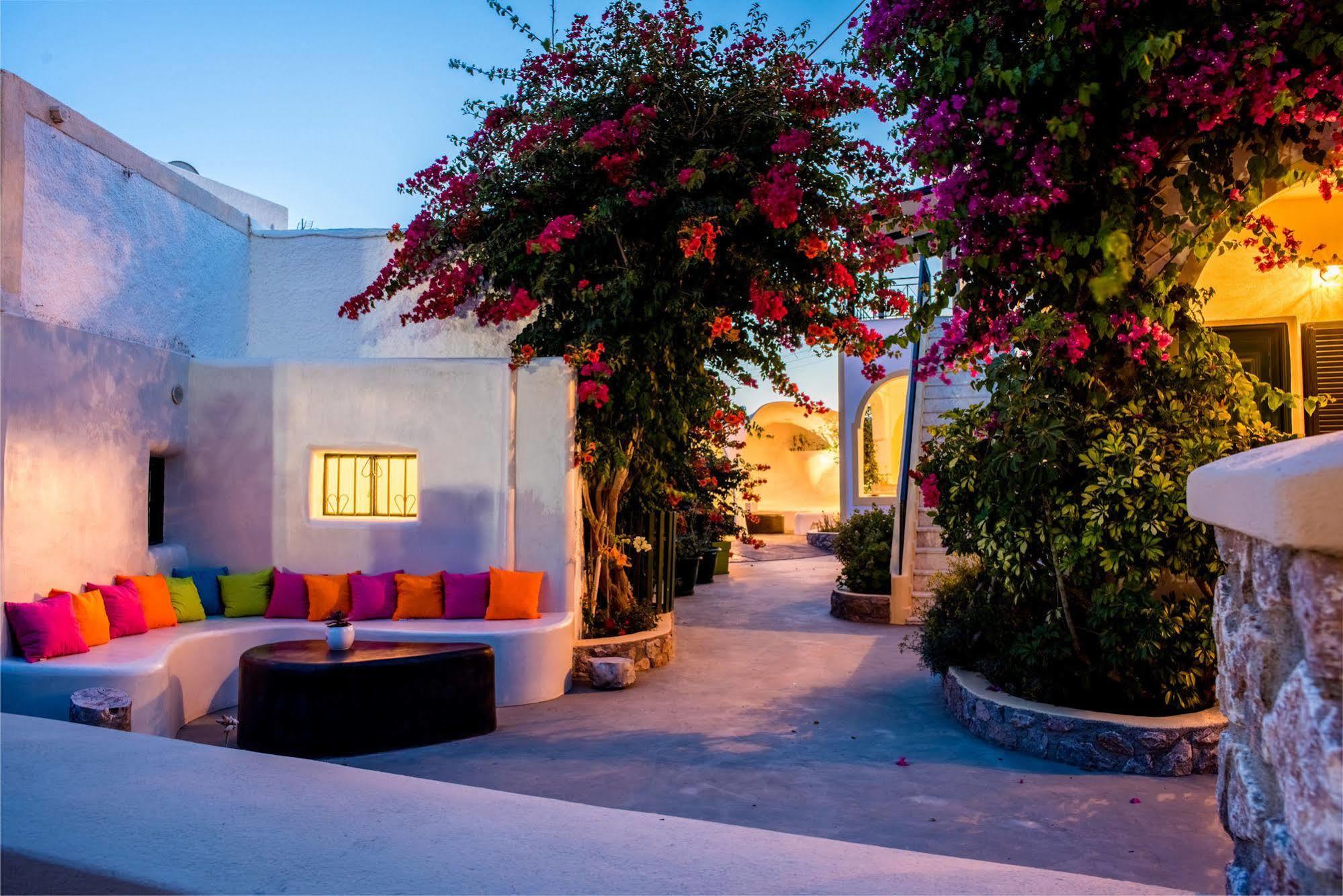 Paul's * Perissa (Santorini)