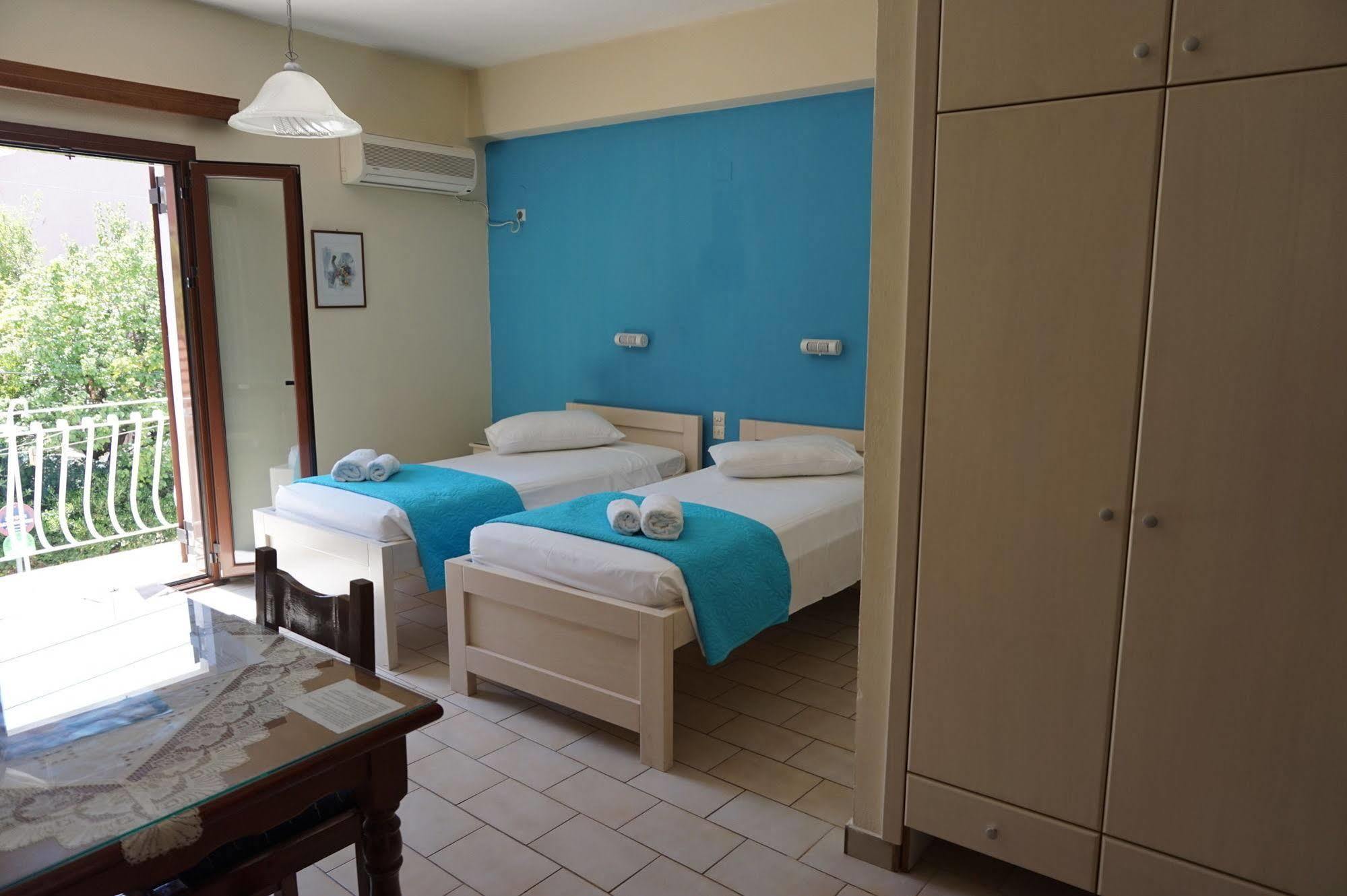 Byron Aparthotel 2*