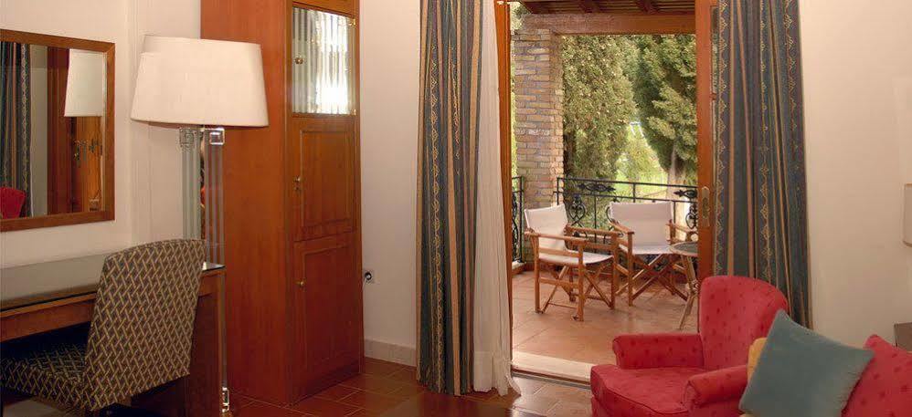 Corfu Club Aparthotel 3*