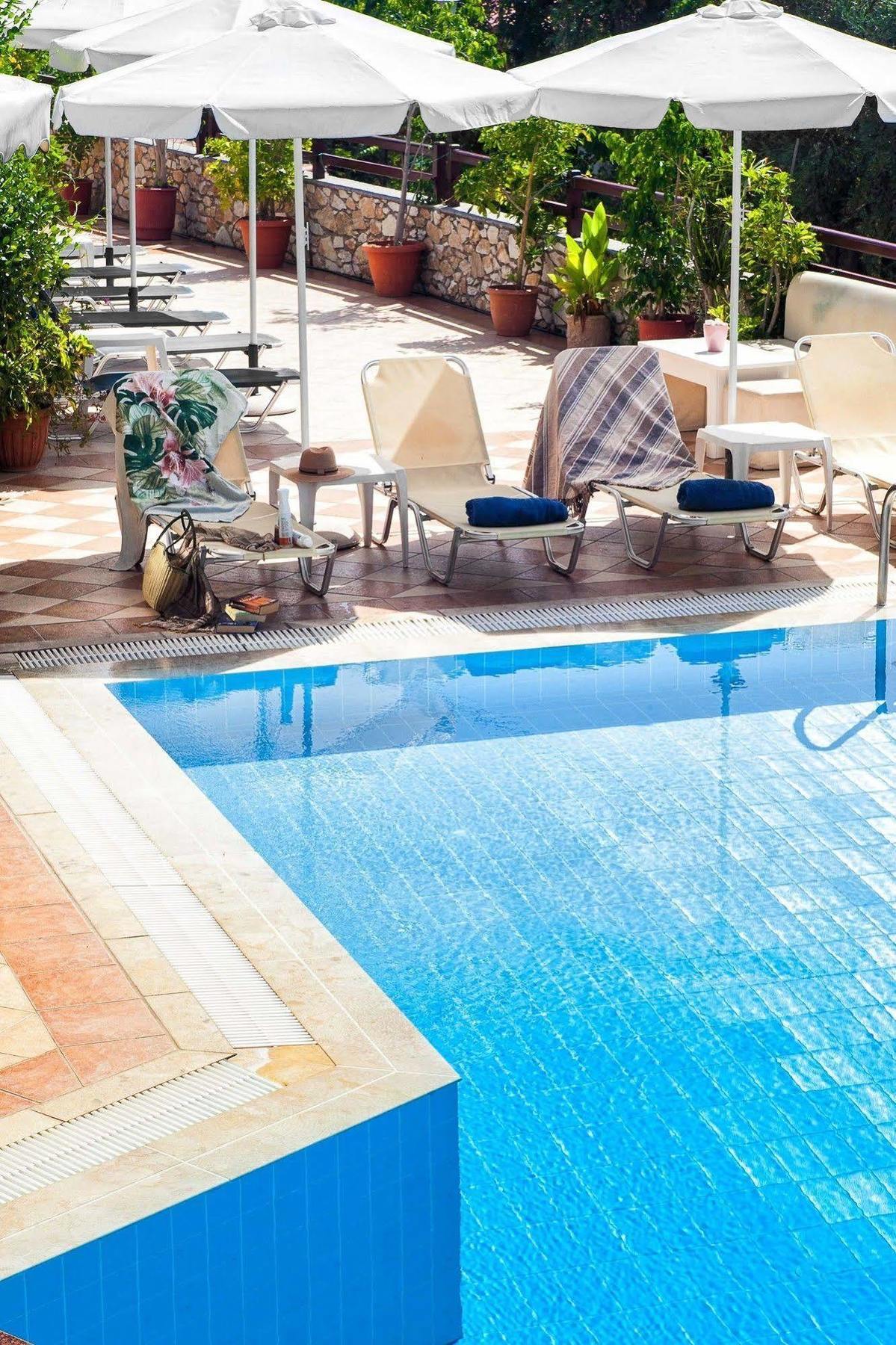 Maraki Aparthotel 3*