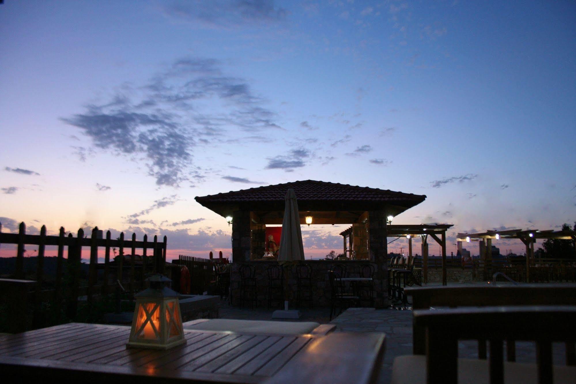 Ataviros Aparthotel Embonas