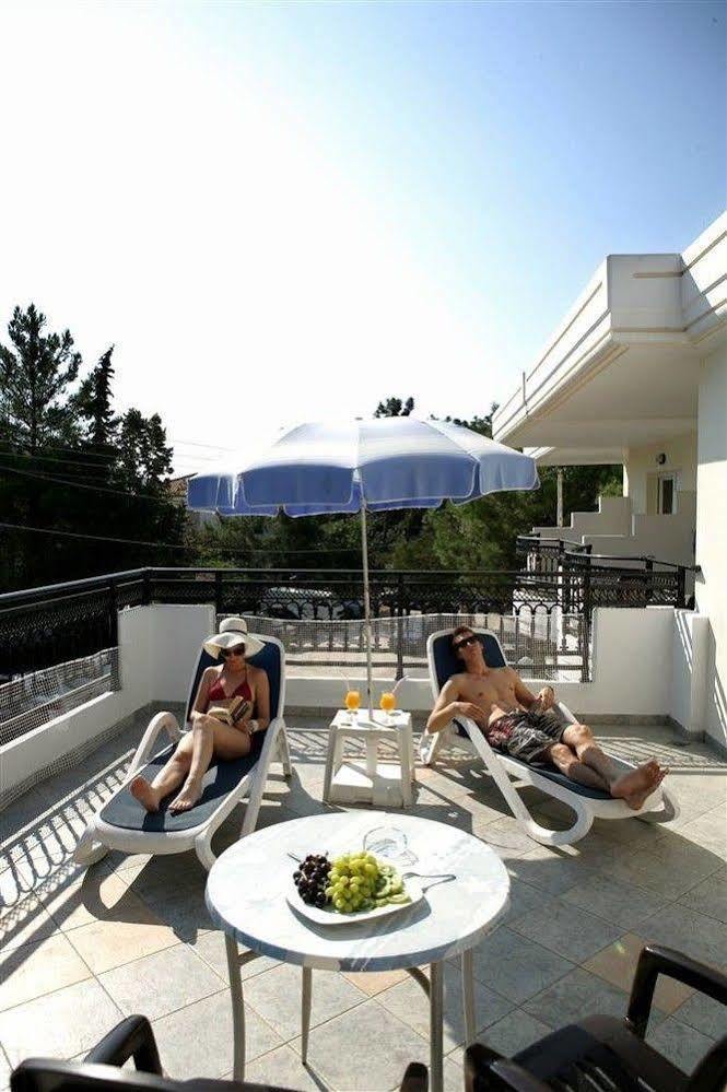 Sirines Complex 2* Potos