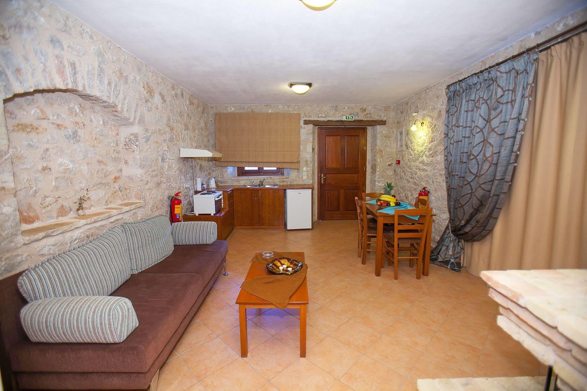 Anigraia Aparthotel