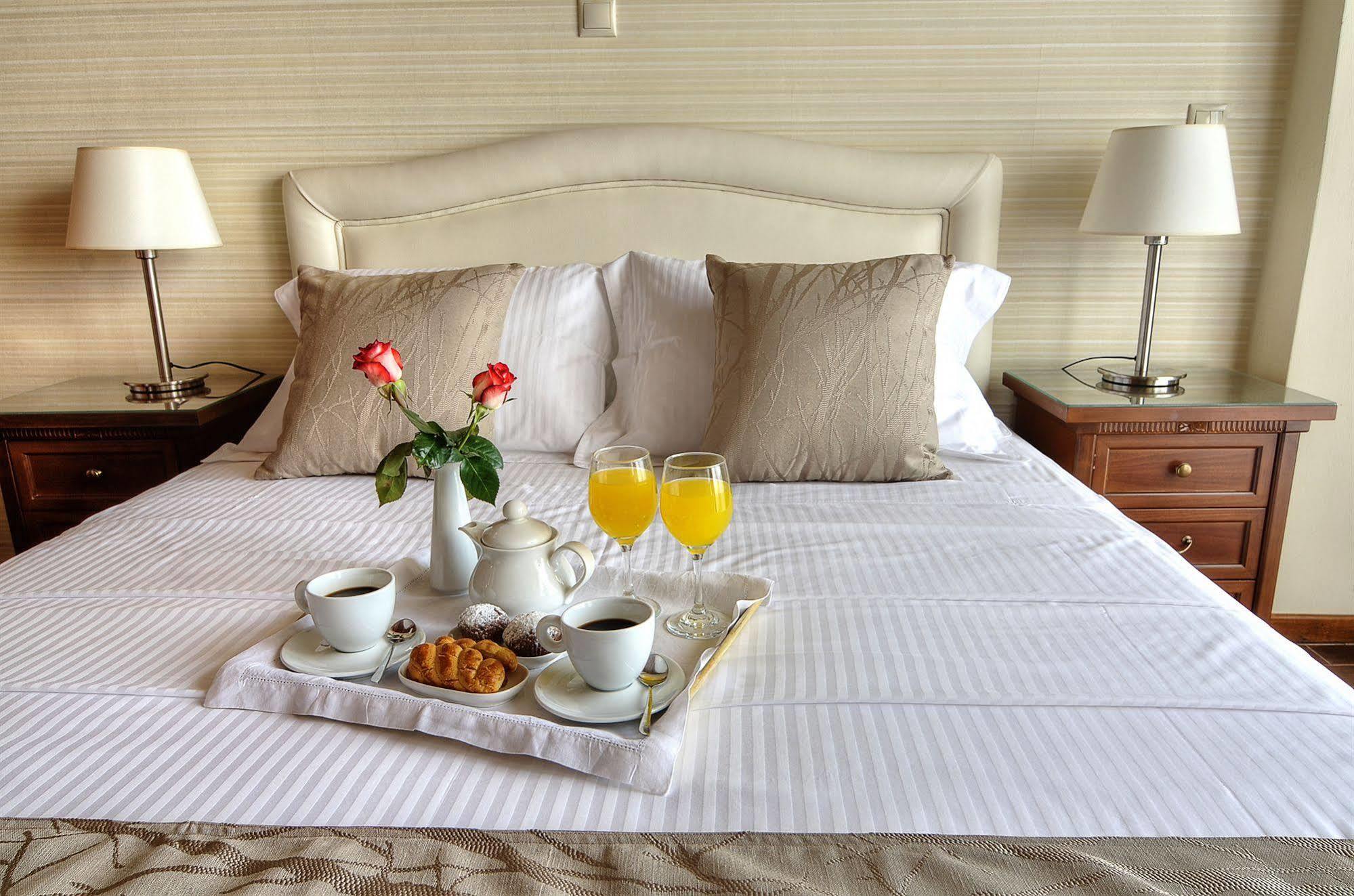 Enalio Aparthotel Lechaio