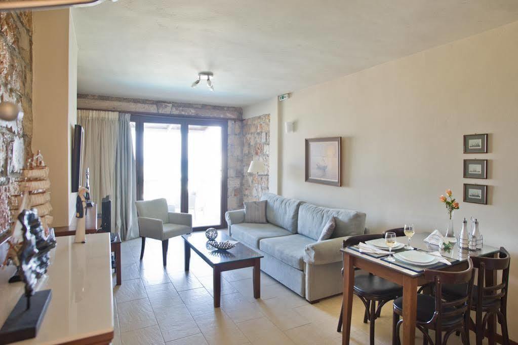 Enalio Aparthotel Lechaio