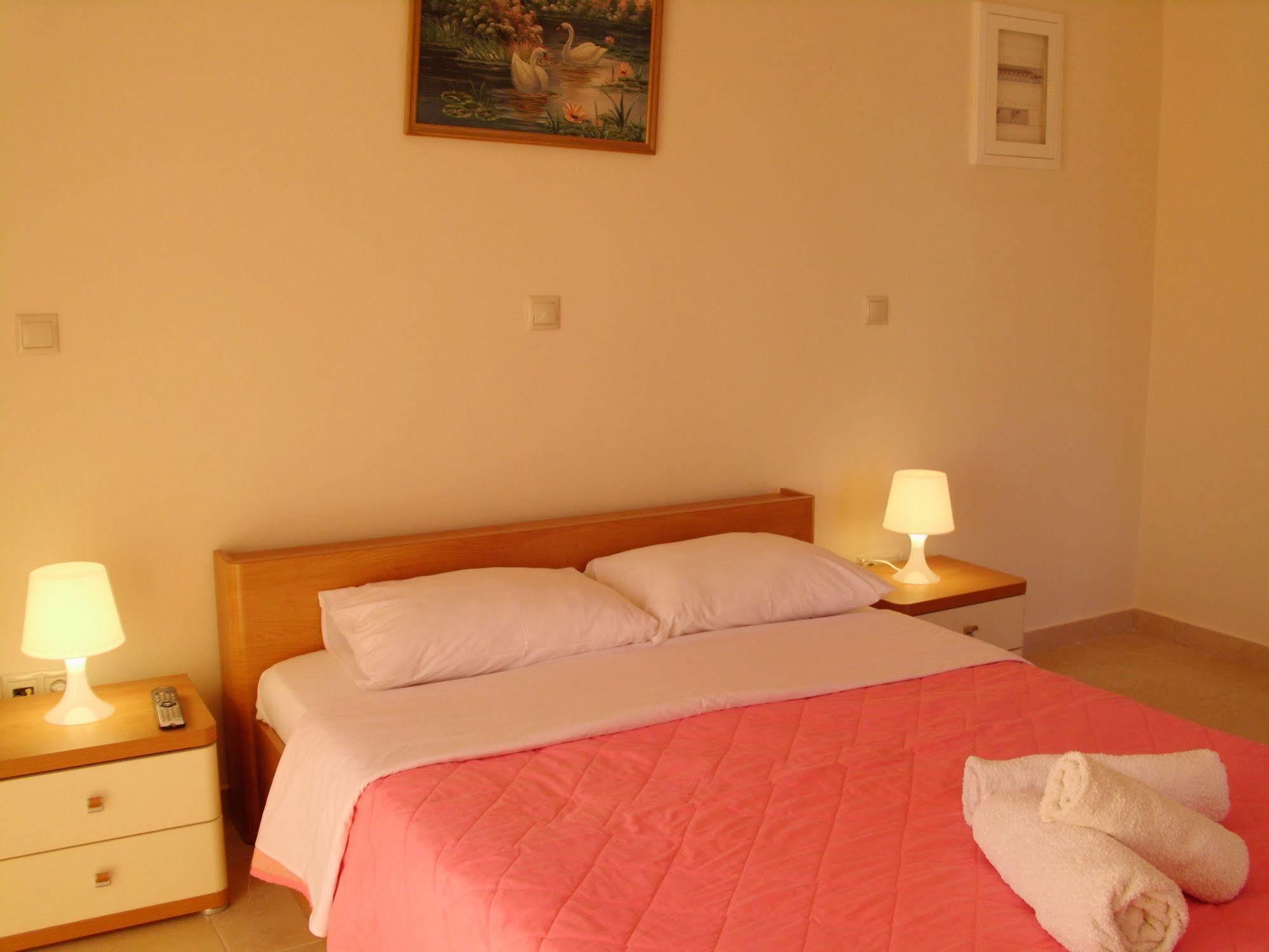 Christine Apartment Aliveri
