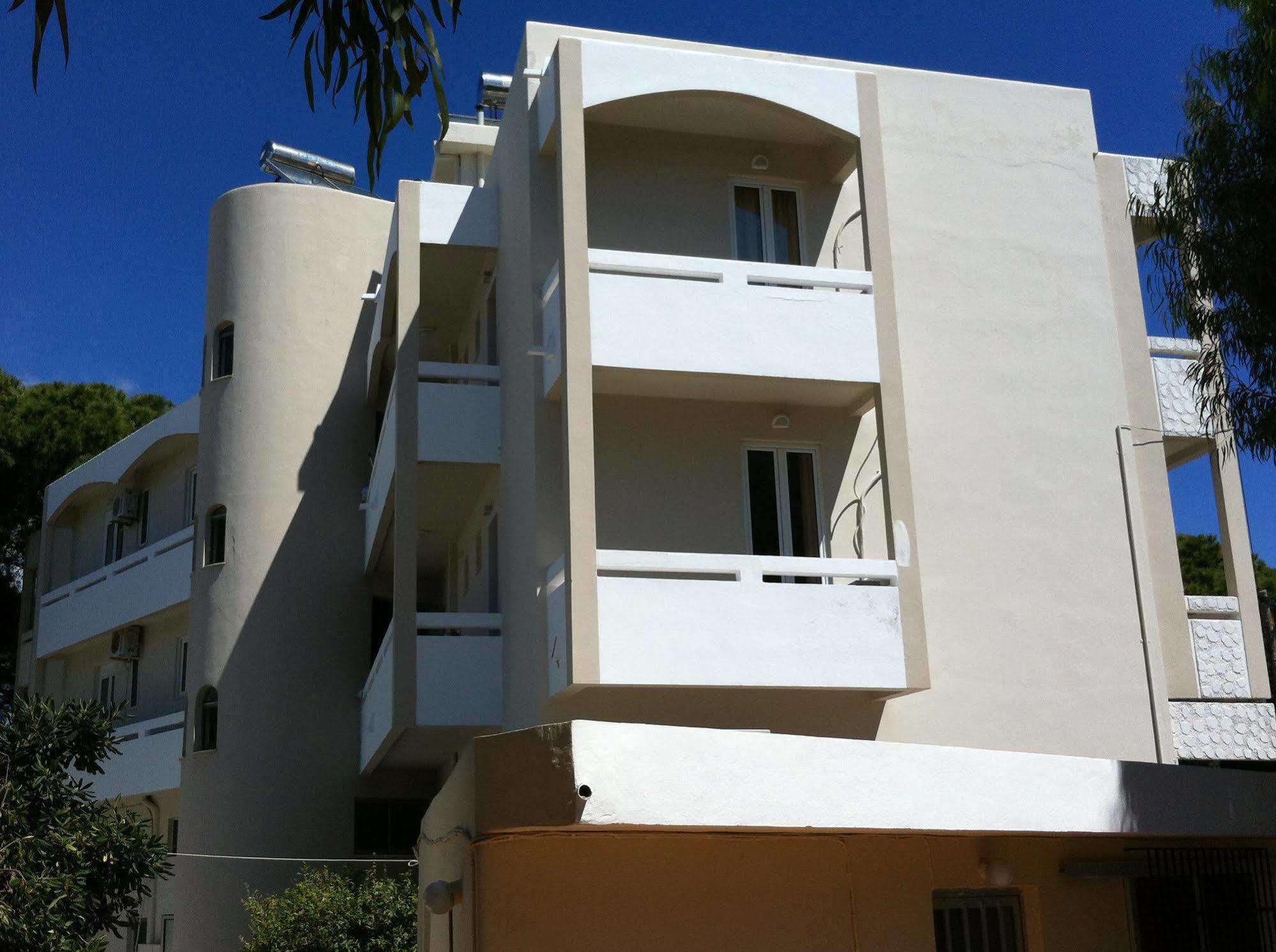 Fantasia Aparthotel 2*
