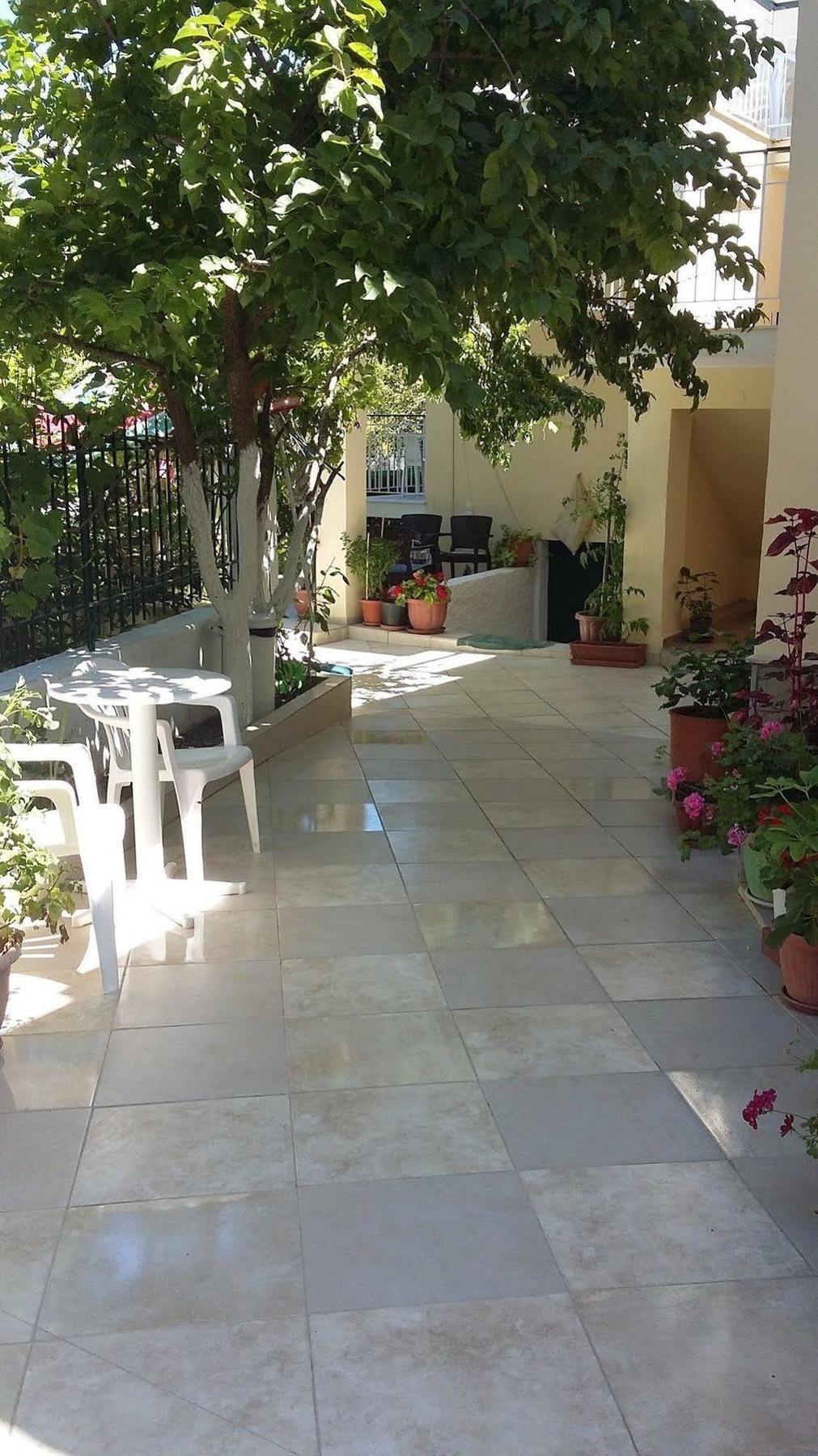 Elenas Garden Apartment