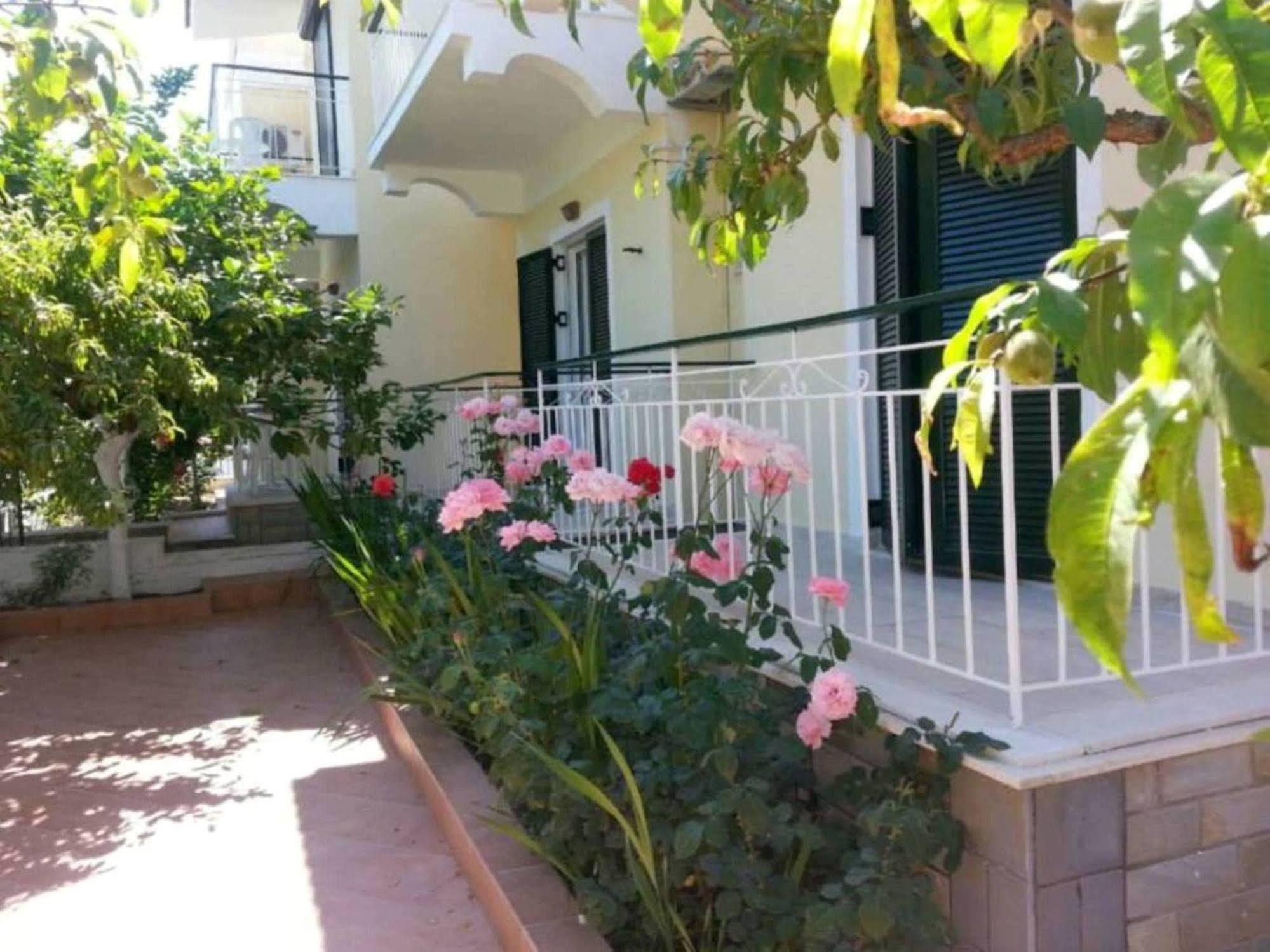 Elenas Garden Kavos