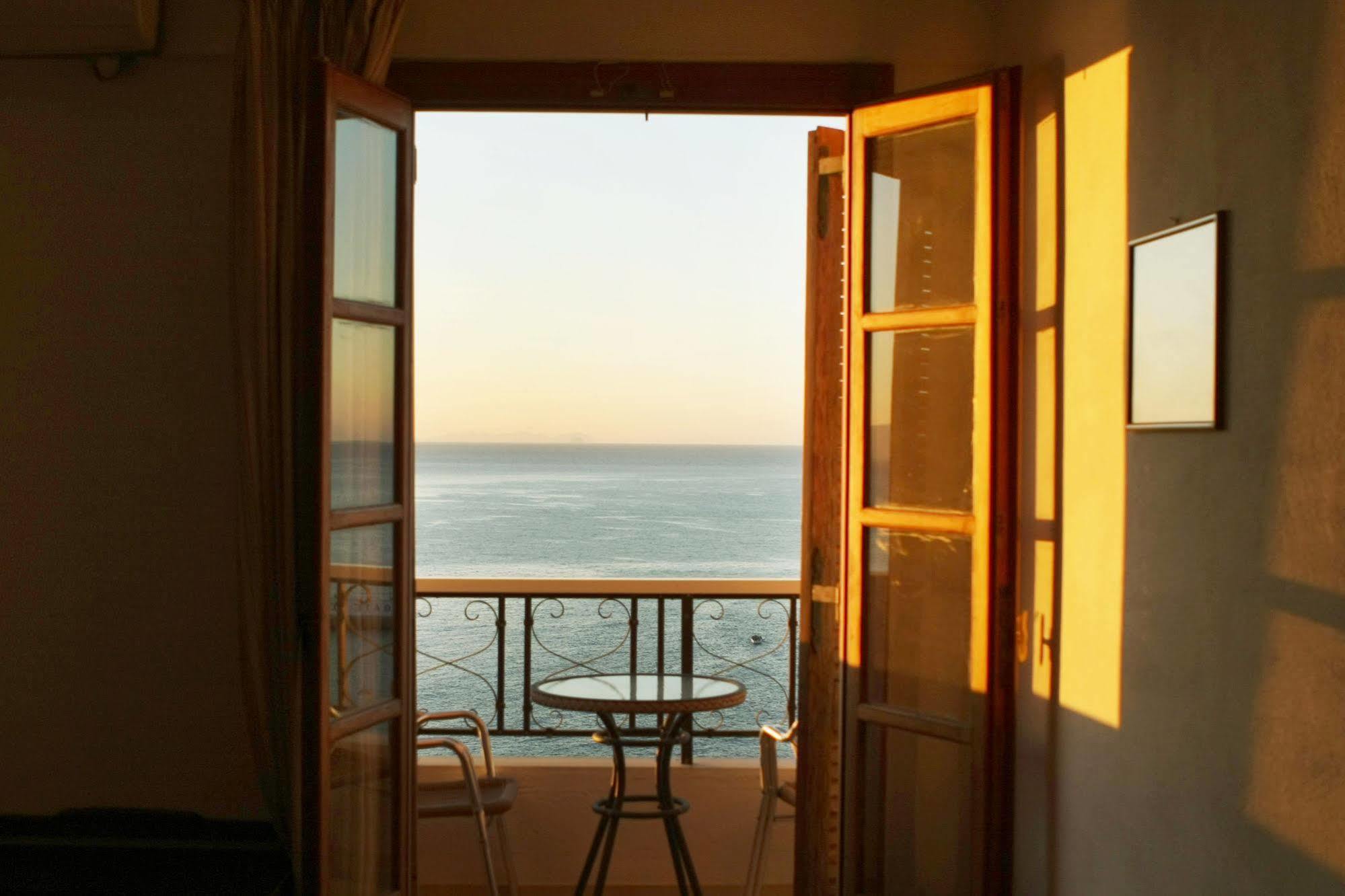 Kastro Hotel