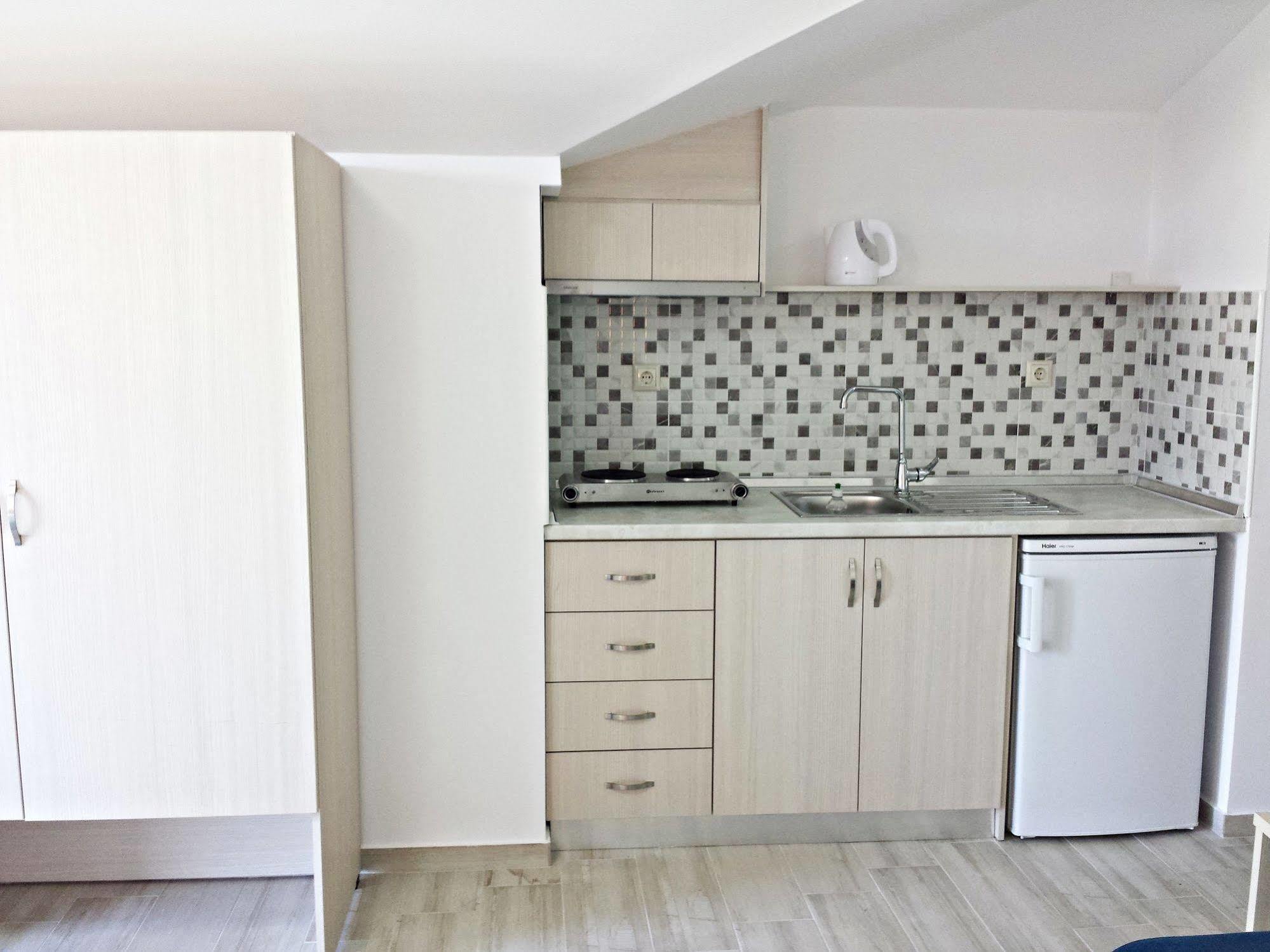 Aparthotel Efrosini & Paralia Panteleimonos