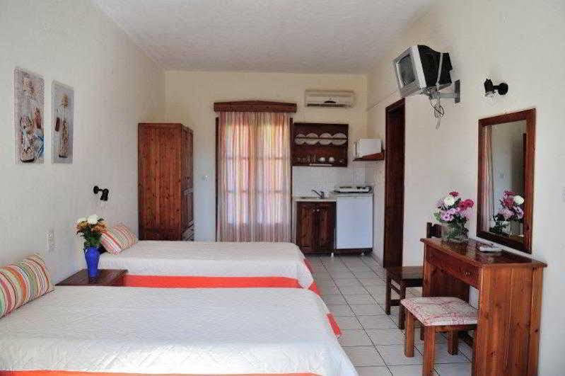 Manolas 3* Skiathos Town