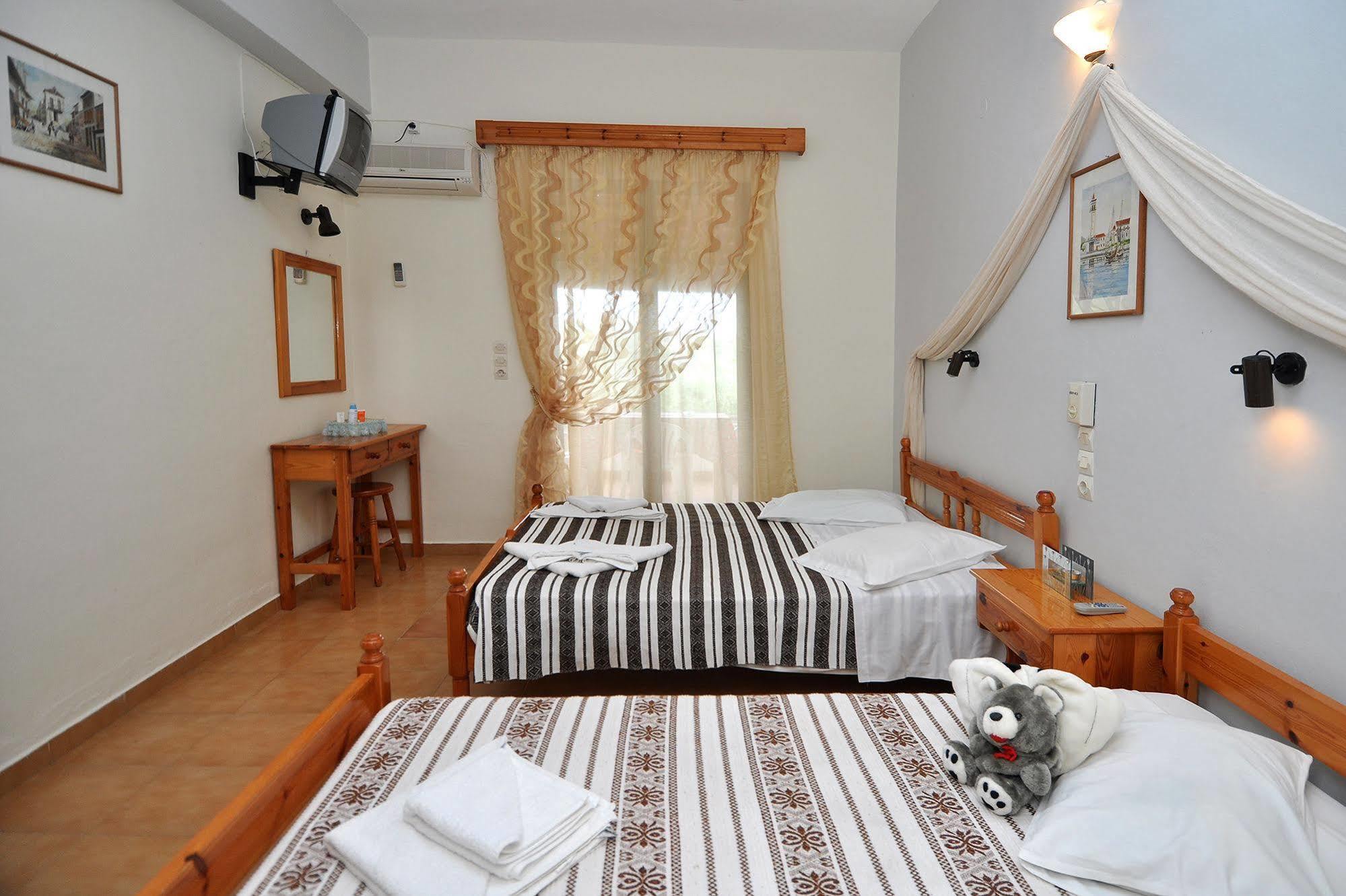 Studios Keri Aparthotel Keri